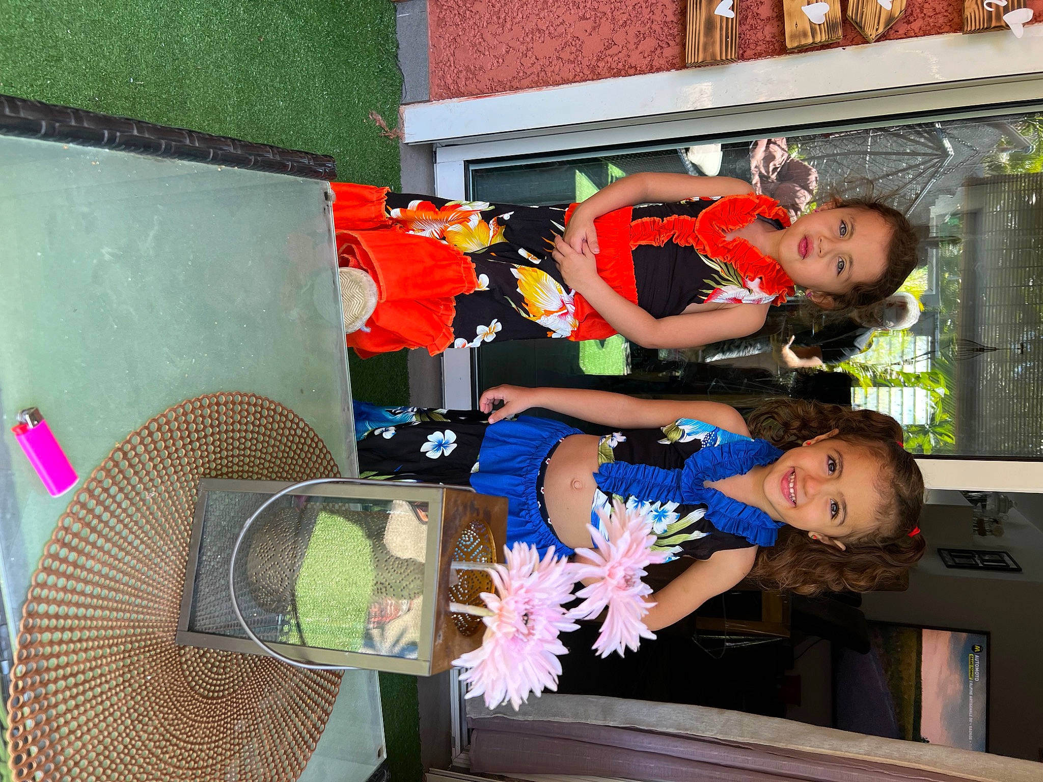 Léya a rejoint le concours — aidez-le/la à gagner de superbes lots ! child, cowboy_hat, fedora, flower, fun, happy, hat, joy, leisure, mechanical_fan, person, petal, photography, room, smile, snapshot, sun_hat, t_shirt, tire, toddler