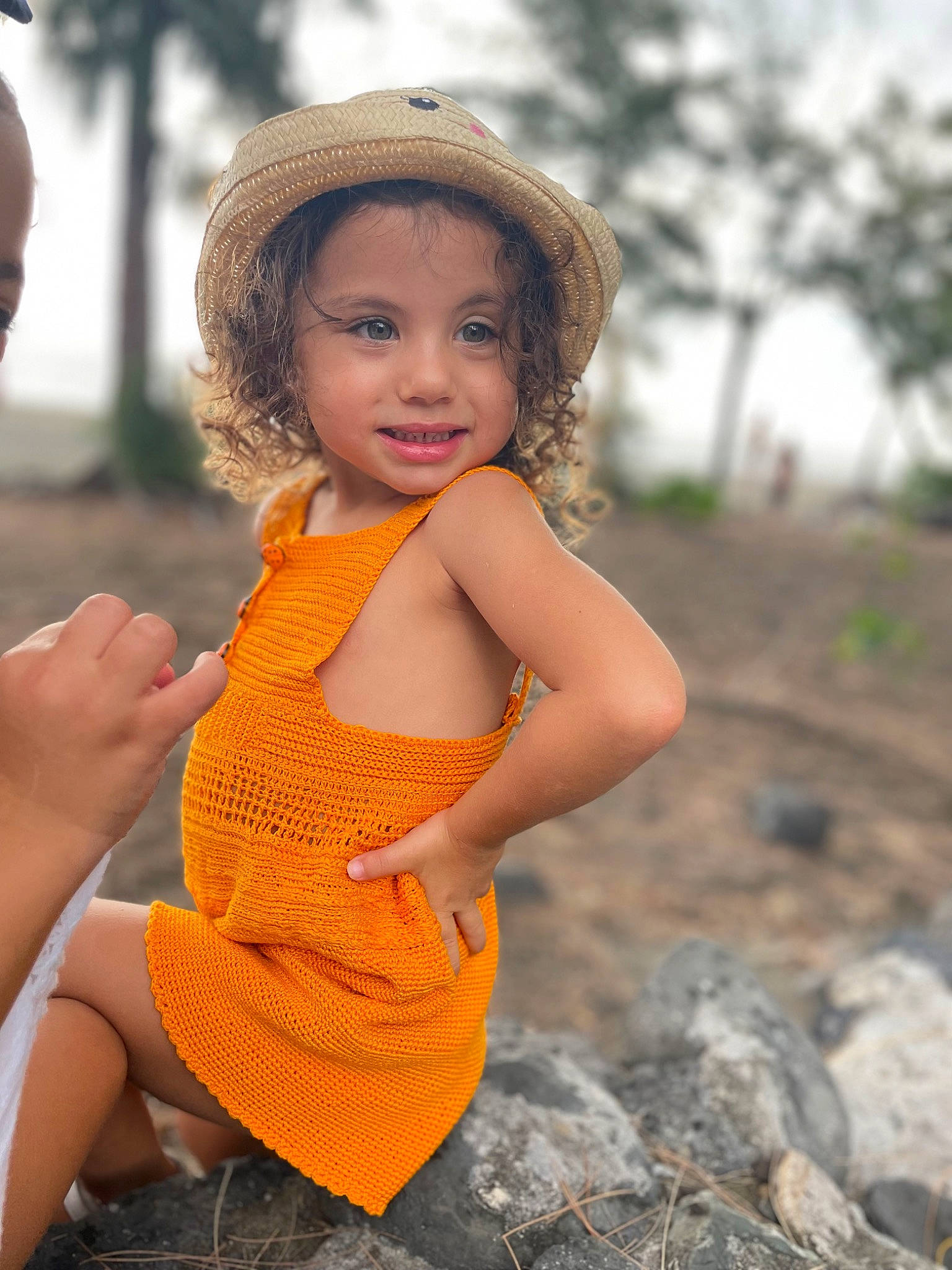 Kassie a rejoint le concours — aidez-le/la à gagner de superbes lots ! cap, child, dress, eye, flash_photography, fruit, grass, hair, hairstyle, happy, hat, headwear, joy, lip, people_in_nature, person, plant, skin, smile, sun_hat