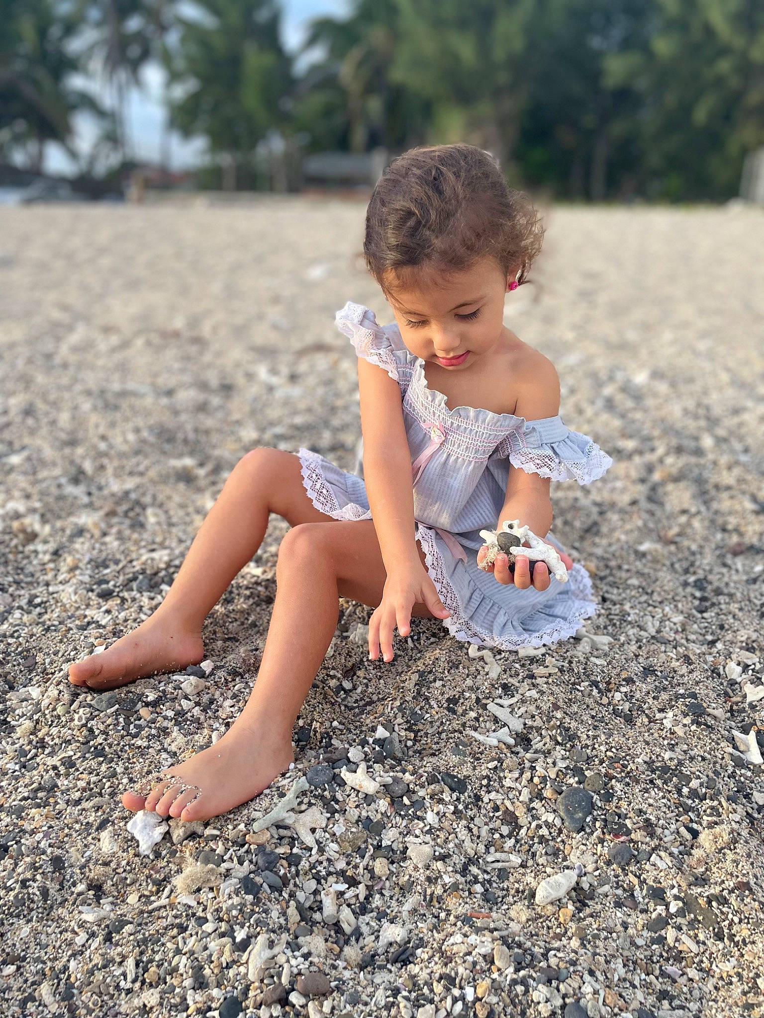 Kassie participe au concours pour gagner de l'argent avec cette photo : asphalt, dress, flash_photography, foot, fun, grass, happy, human_leg, landscape, leaf, leg, leisure, palm_tree, people_in_nature, person, sand, summer, thigh, toddler, tree