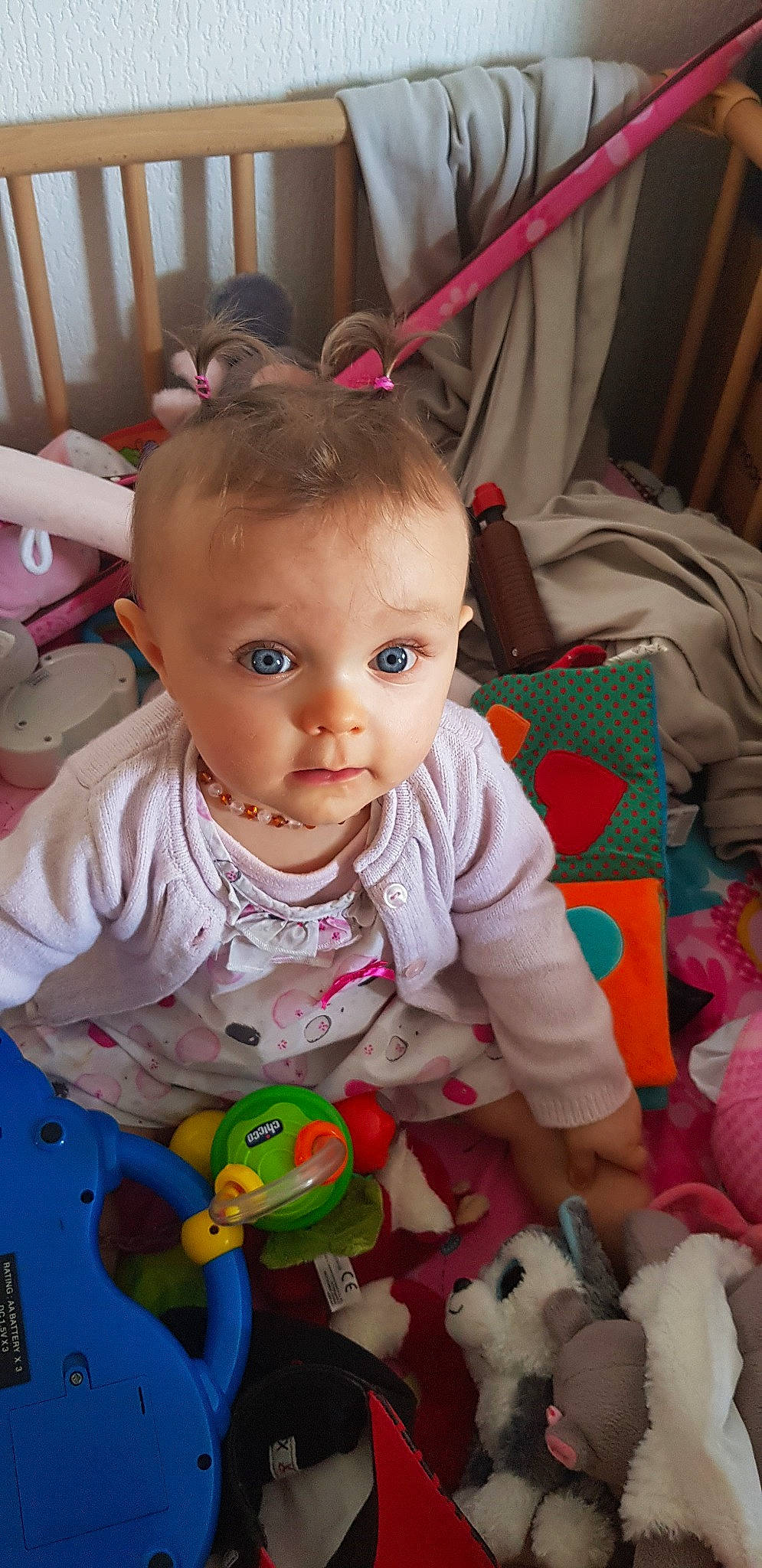 Emma a rejoint le concours — aidez-le/la à gagner de superbes lots ! baby, baby_products, baby_toys, cheek, child, ear, eye, head, iris, lip, nose, person, play, product, skin, smile, toddler, toy