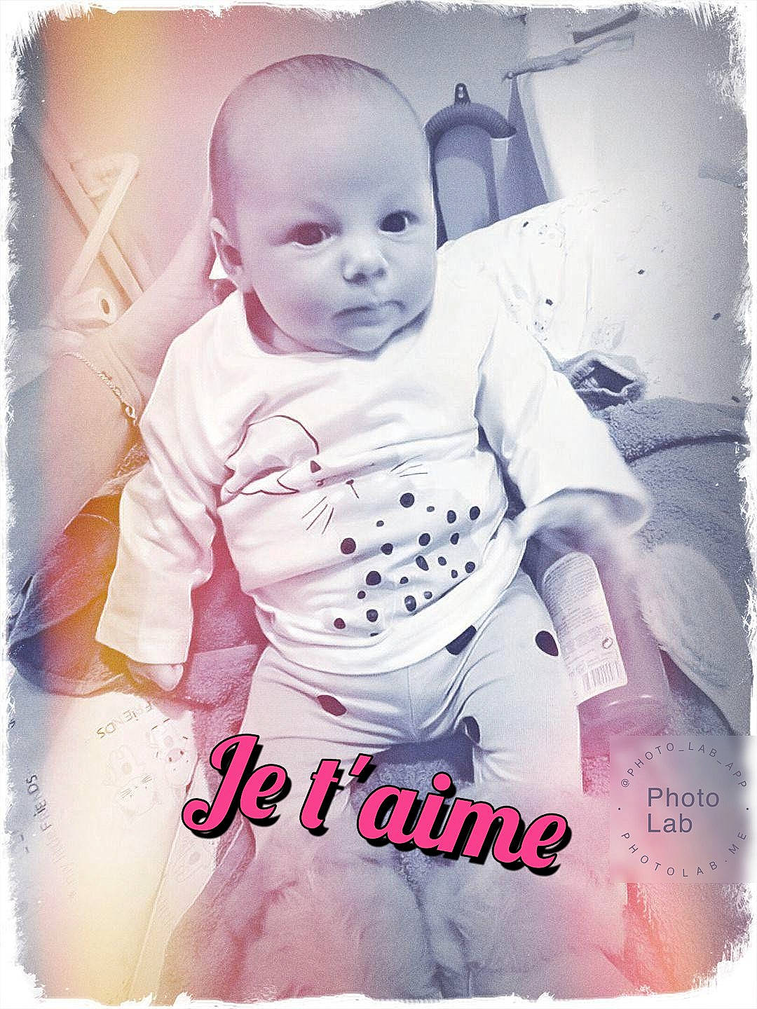 Lhéa a rejoint le concours — aidez-le/la à gagner de superbes lots ! baby, baby_products, baby_toddler_clothing, child, person, photo_caption, photograph, photography, sleeve, smile, toddler