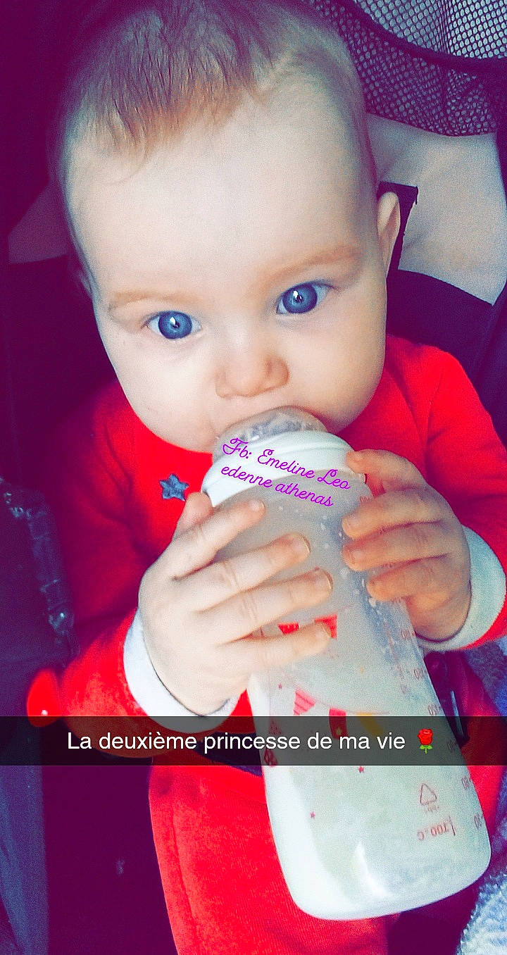 Athénas participe au concours pour gagner de l'argent avec cette photo : baby, cheek, child, finger, lip, mouth, nose, person, product, toddler