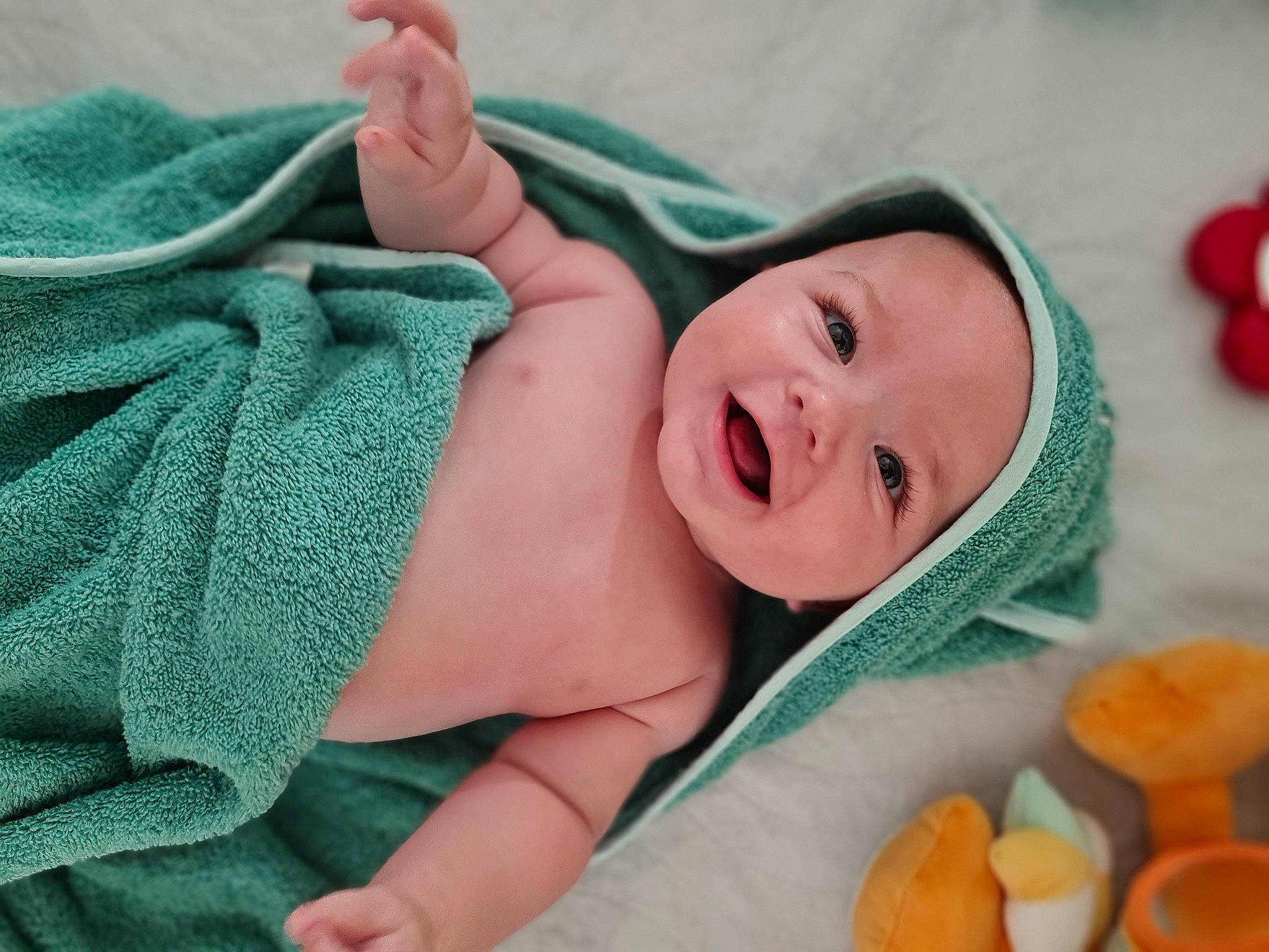 Marco a rejoint le concours — aidez-le/la à gagner de superbes lots ! baby, baby_products, baby_sleeping, baby_toddler_clothing, cheek, child, comfort, face, fashion_accessory, grass, happy, headwear, laugh, linens, pattern, person, pink, portrait_photography, skin, smile