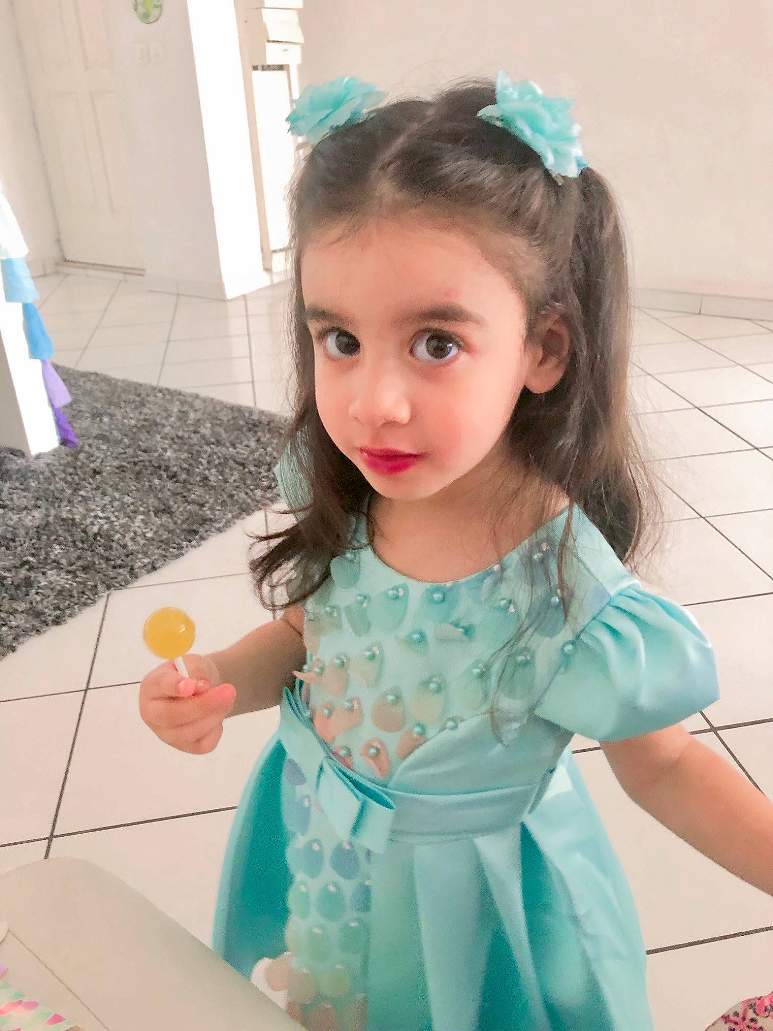 Mellina a rejoint le concours — aidez-le/la à gagner de superbes lots ! baby_toddler_clothing, brown_hair, child, design, doll, eyelash, facial_expression, fashion_accessory, fashion_design, fun, hair, happy, headband, iris, pattern, person, pink, skin, sleeve, toddler