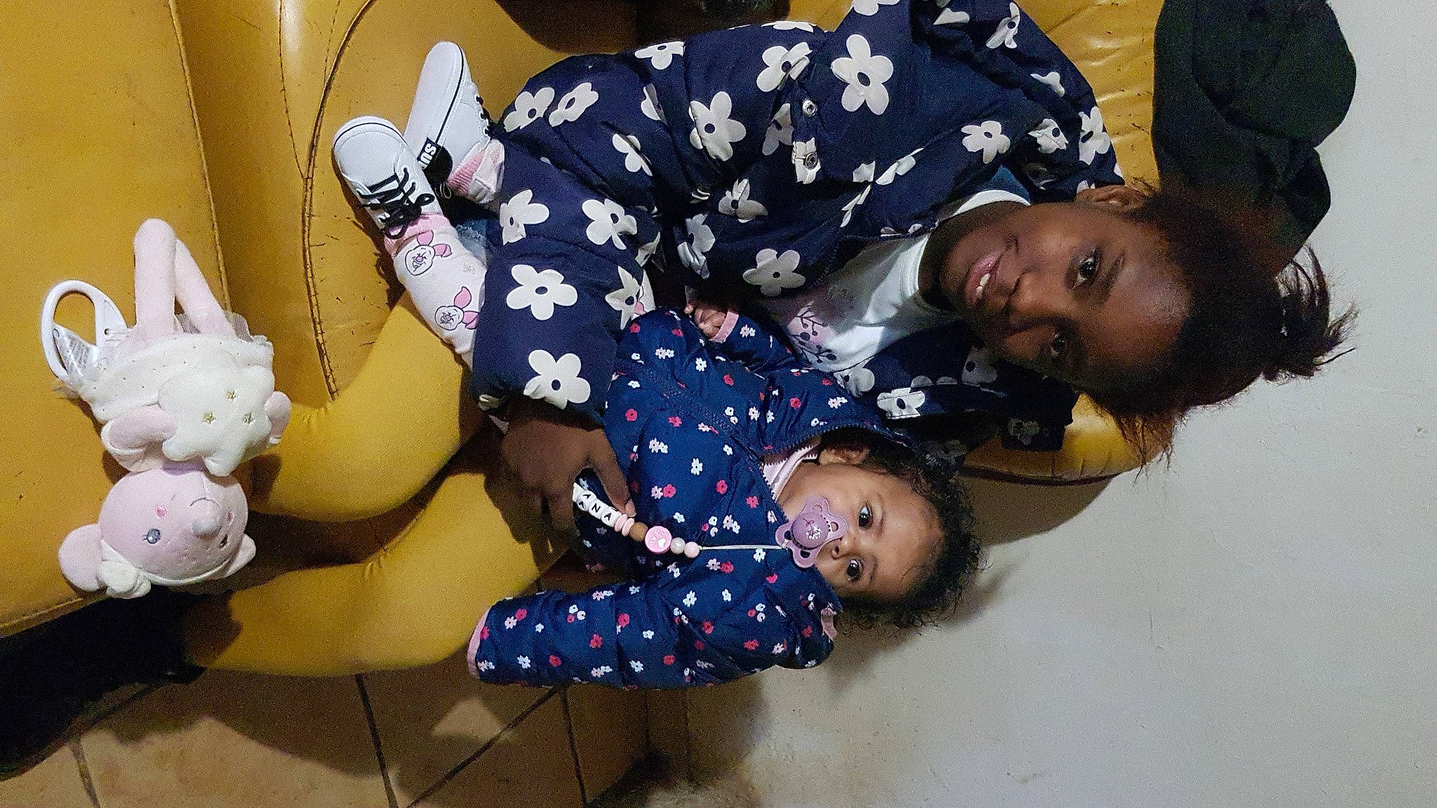 Lana participe au concours pour gagner de l'argent avec cette photo : child, comfort, flooring, fun, happy, joy, lap, leisure, mammal, party_supply, pattern, person, room, sitting, stuffed_toy, thigh, toddler, toy, yellow