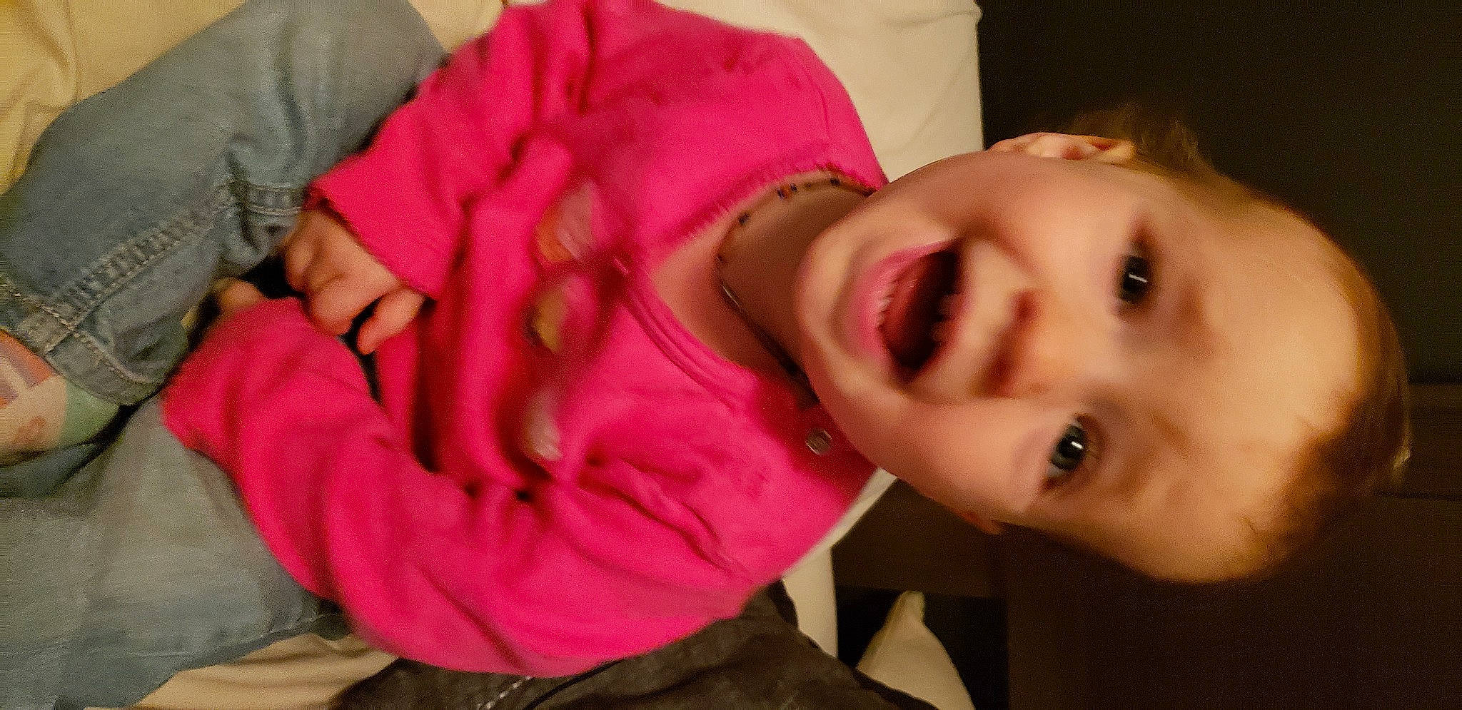 érika a rejoint le concours — aidez-le/la à gagner de superbes lots ! baby, baby_toddler_clothing, cheek, chin, comfort, eyelash, finger, happy, iris, lip, mammal, mouth, neck, nose, person, pink, plant, skin, sleeve, smile