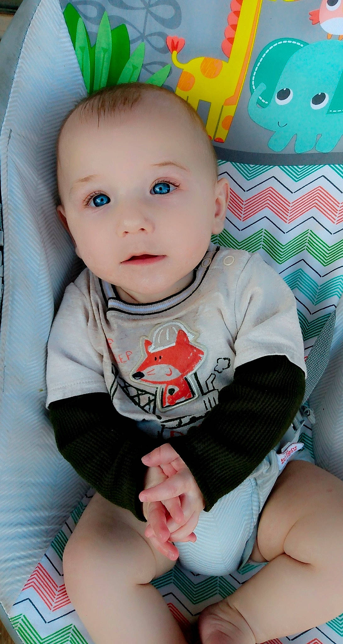 James is registered to the contest to win money with this photo: arm, baby, baby_toddler_clothing, cheek, chin, cool, eye, green, happy, head, iris, lip, mouth, nose, person, pink, skin, sleeve, t_shirt, textile