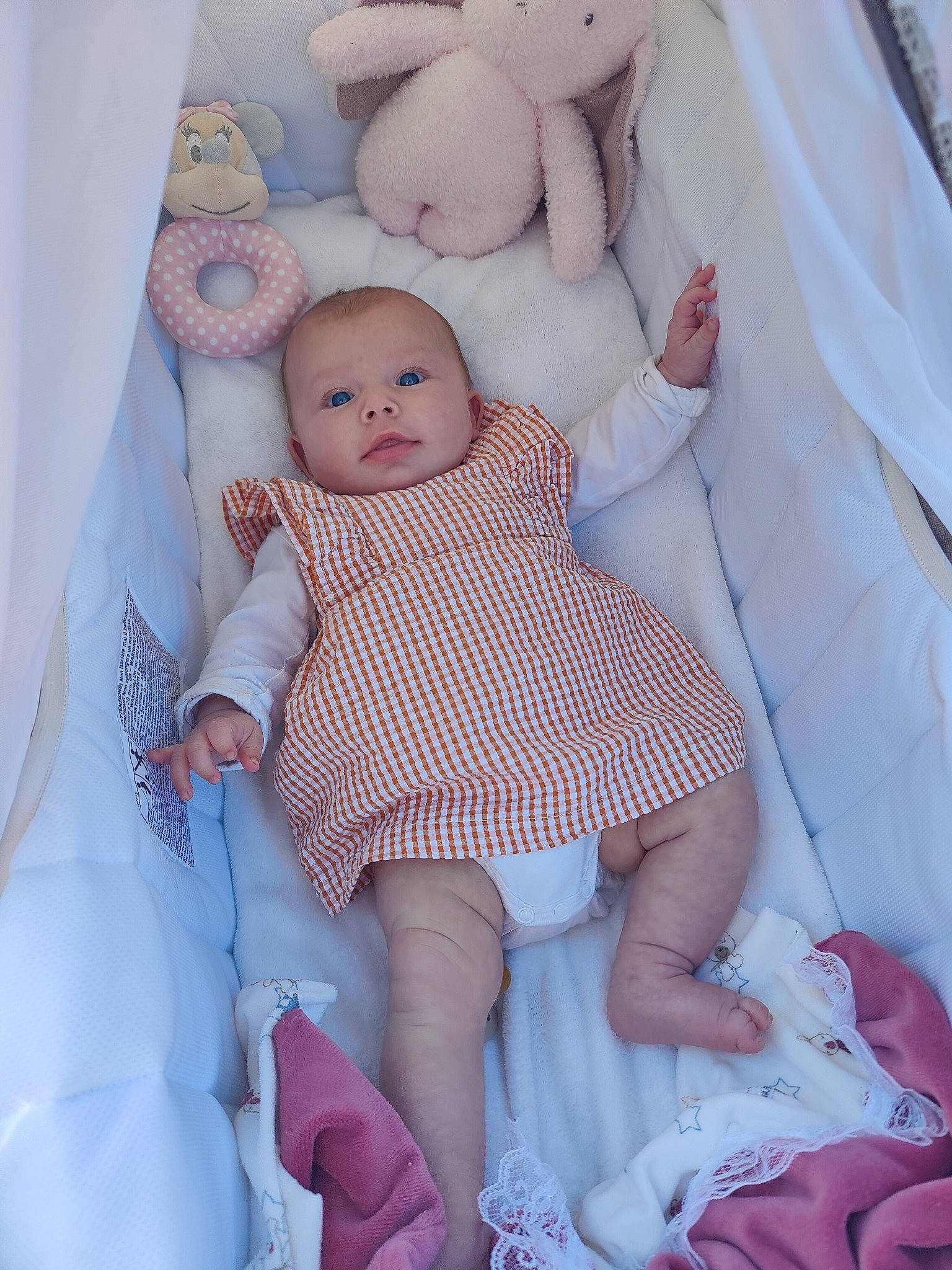 Clarissa a rejoint le concours — aidez-le/la à gagner de superbes lots ! arm, baby, baby_toddler_clothing, cheek, comfort, dress, eye, face, finger, hand, head, iris, linens, pattern, person, pink, product, purple, skin, sleeve