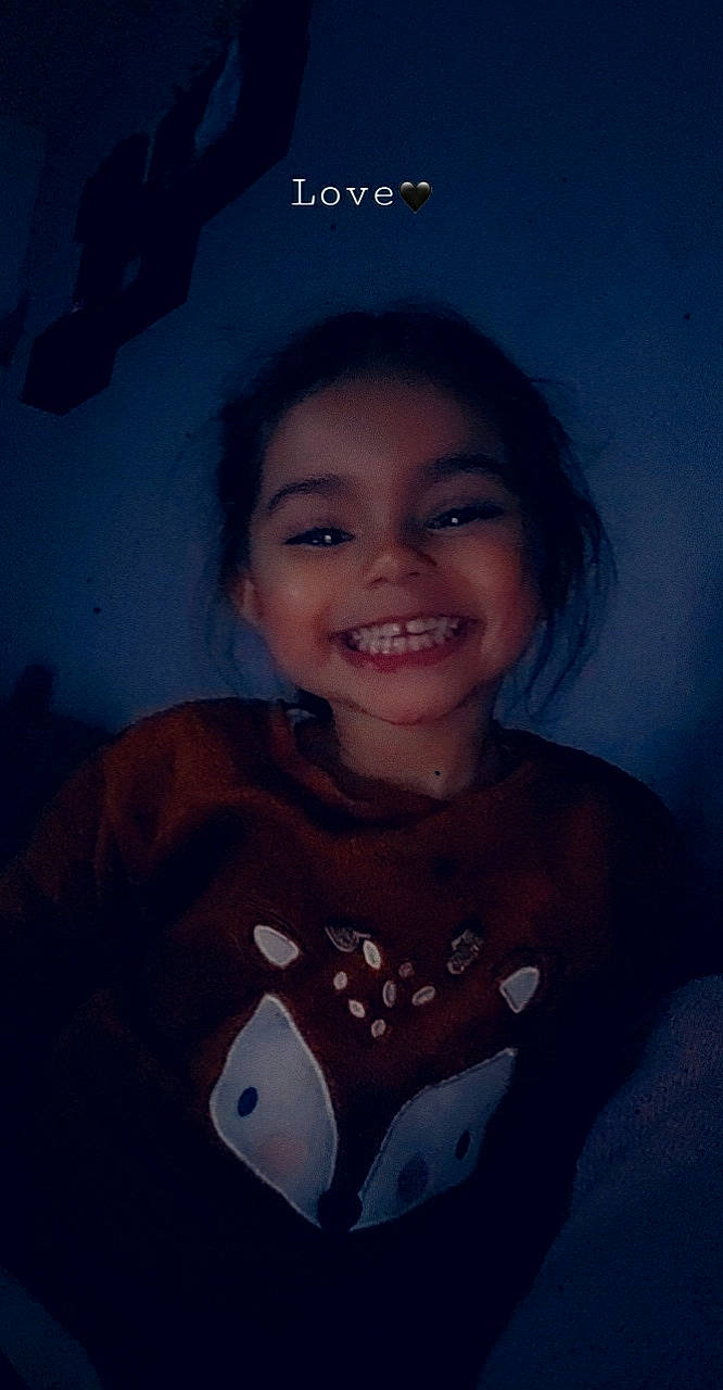 Maysam a rejoint le concours — aidez-le/la à gagner de superbes lots ! cheek, child, chin, cool, eyebrow, facial_expression, flash_photography, forehead, fun, happy, head, iris, joy, lip, long_hair, nose, person, skin, sleeve, smile