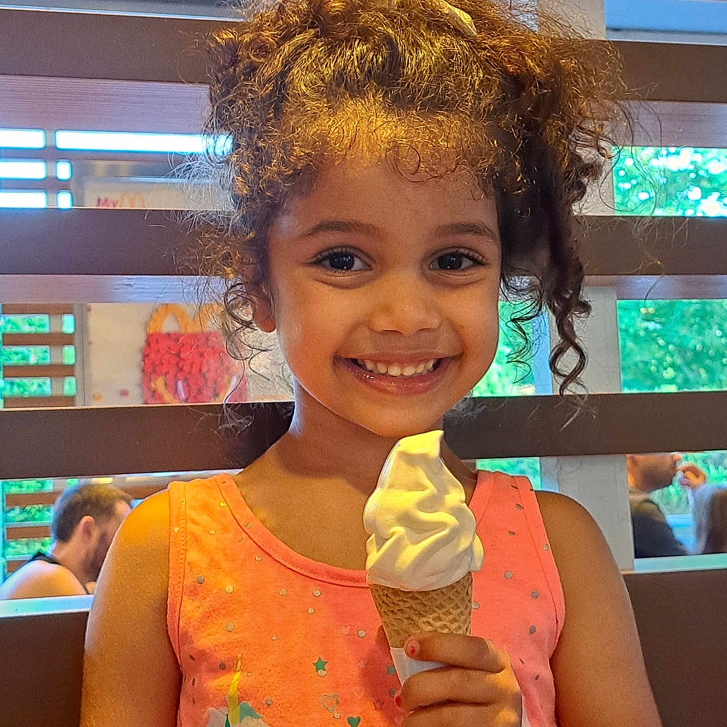 Eimy participe au concours pour gagner de l'argent avec cette photo : background, child, cone, curly_hair, cute, dessert, food, girl, happy, ice_cream, indoor, people, person, pink_dress, portrait, sitting, smile, soft_serve, summer, unicorn