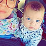 Koceila a rejoint le concours — aidez-le/la à gagner de superbes lots ! baby, blue_eyes, car_interior, car_seat, casual, child, closeup, clothing, face, family, glasses, hand, indoor, light, person, polka_dot, portrait, scarf, seat_headrest, woman