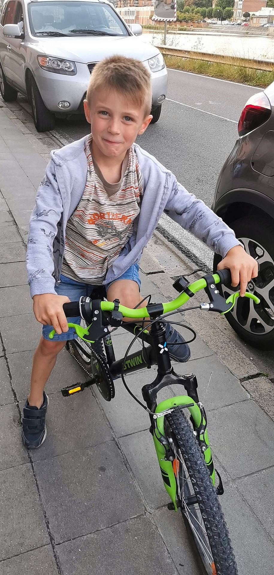Alessio a rejoint le concours — aidez-le/la à gagner de superbes lots ! bicycle, bicycle_accessory, bicycle_drivetrain_part, bicycle_frame, bicycle_handlebar, bicycle_part, bicycle_pedal, bicycle_wheel, bicycles_equipment_and_supplies, land_vehicle, person, recreation, road_bicycle, sports_equipment, vehicle