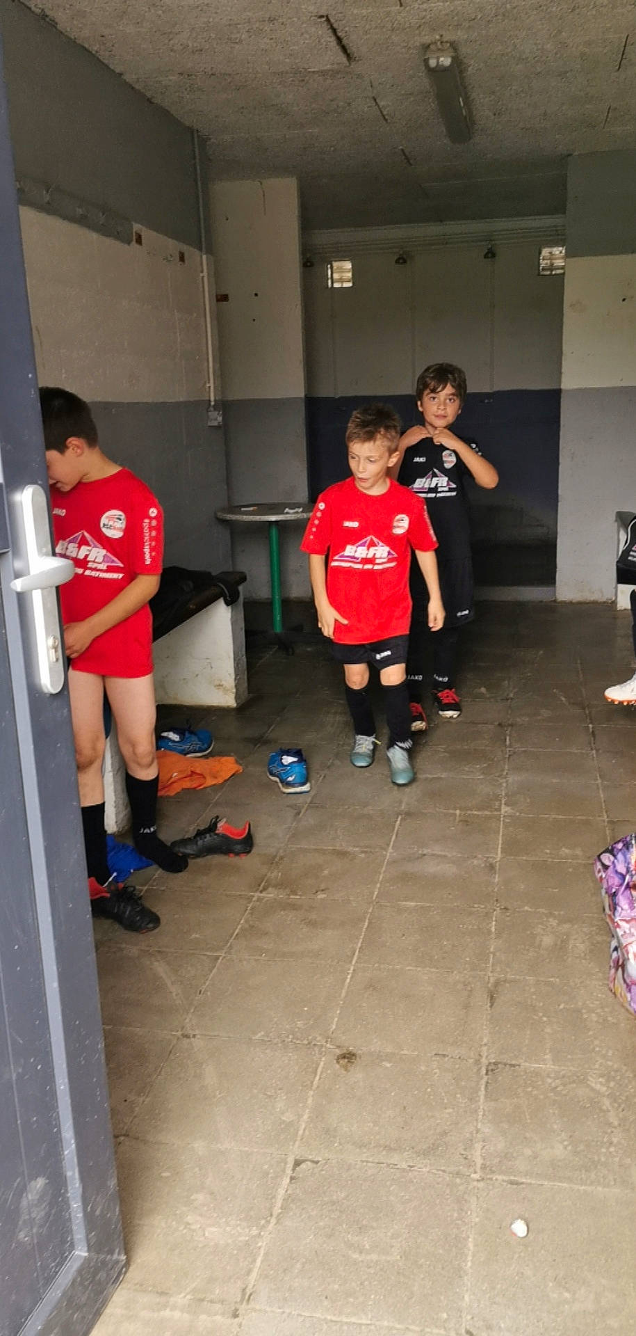 Alessio participe au concours pour gagner de l'argent avec cette photo : person, physical_fitness, room