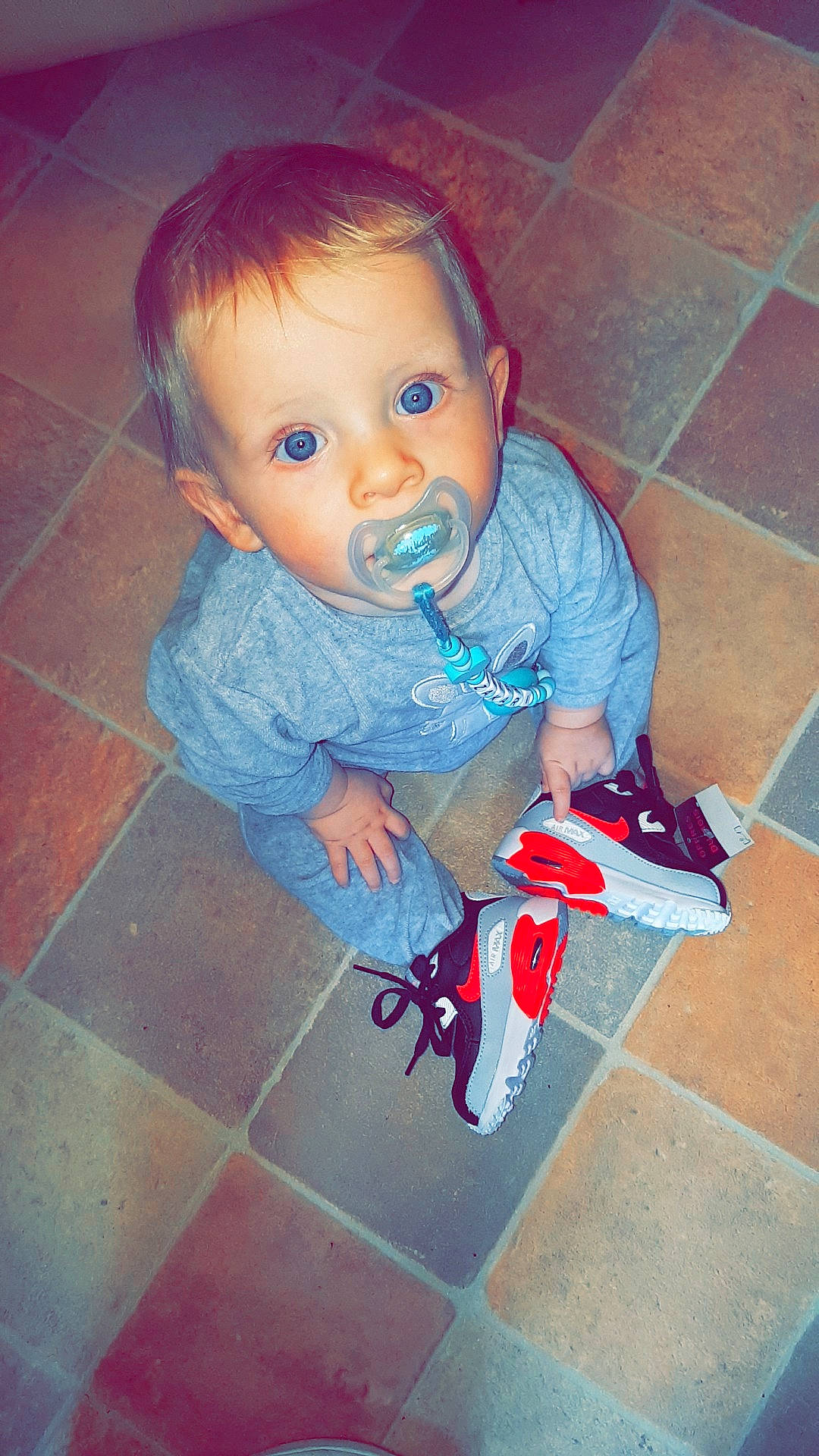 Zakari a rejoint le concours — aidez-le/la à gagner de superbes lots ! baby, cheek, child, floor, leg, person, play, skin, toddler