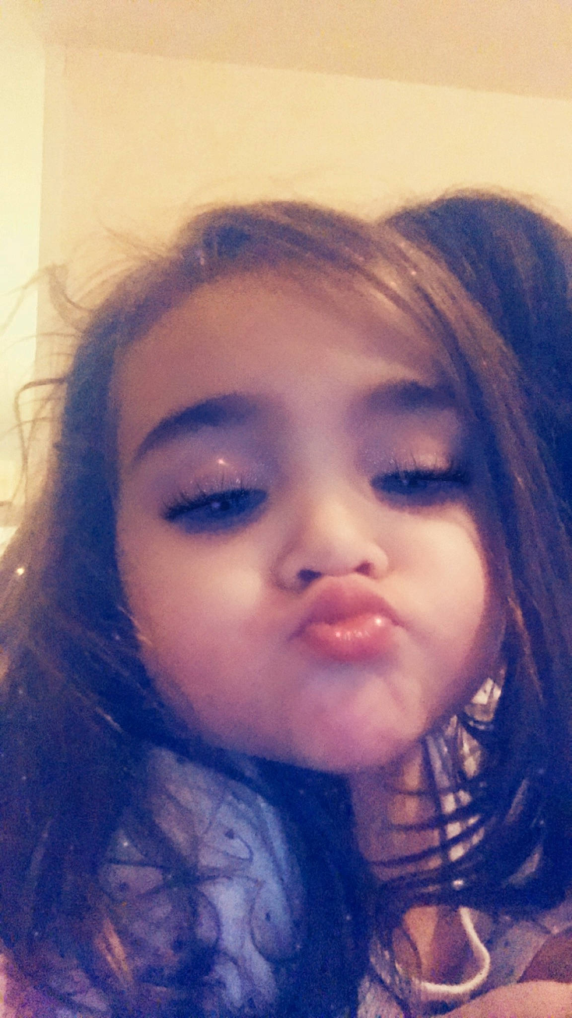 Kléa a rejoint le concours — aidez-le/la à gagner de superbes lots ! beauty, cheek, child, chin, eye, eyebrow, eyelash, face, forehead, hair, hairstyle, head, iris, jaw, lip, long_hair, mouth, nose, person, selfie