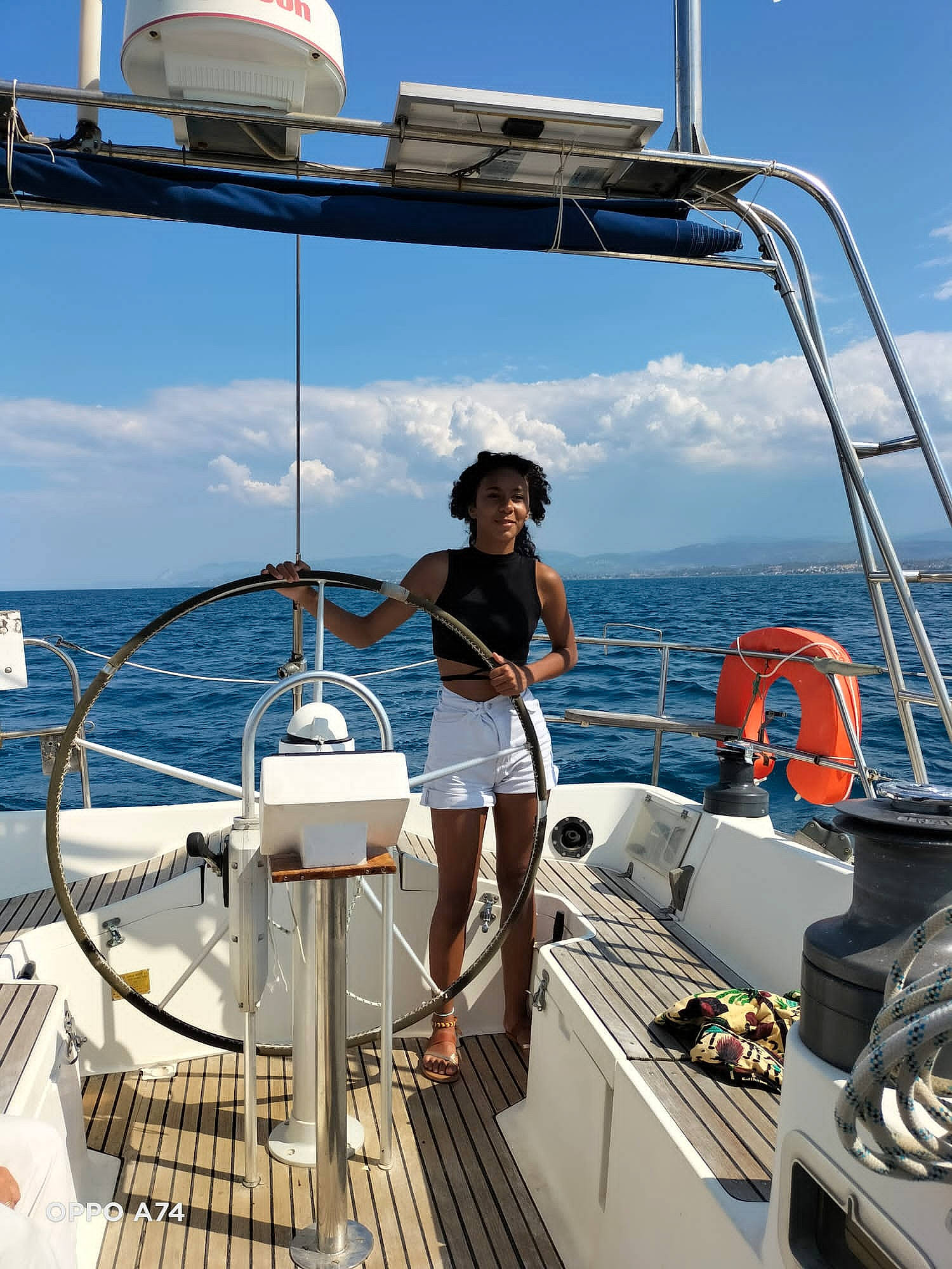 Céleste a rejoint le concours — aidez-le/la à gagner de superbes lots ! boat, boating, boats_and_boating_equipment_and_supplies, cloud, deck, fun, horizon, joy, leisure, naval_architecture, ocean, person, recreation, ship, sky, tourism, travel, vehicle, water, water_transportation