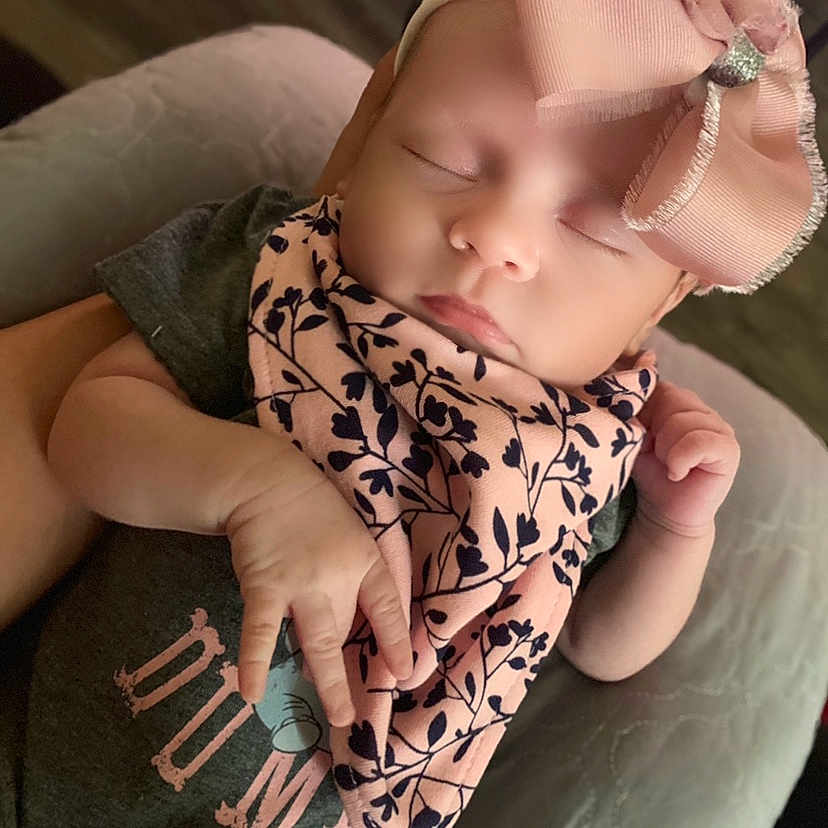 Luna is registered to the contest to win money with this photo: arm, baby, cheek, child, finger, hand, head, mouth, nail, skin, toddler