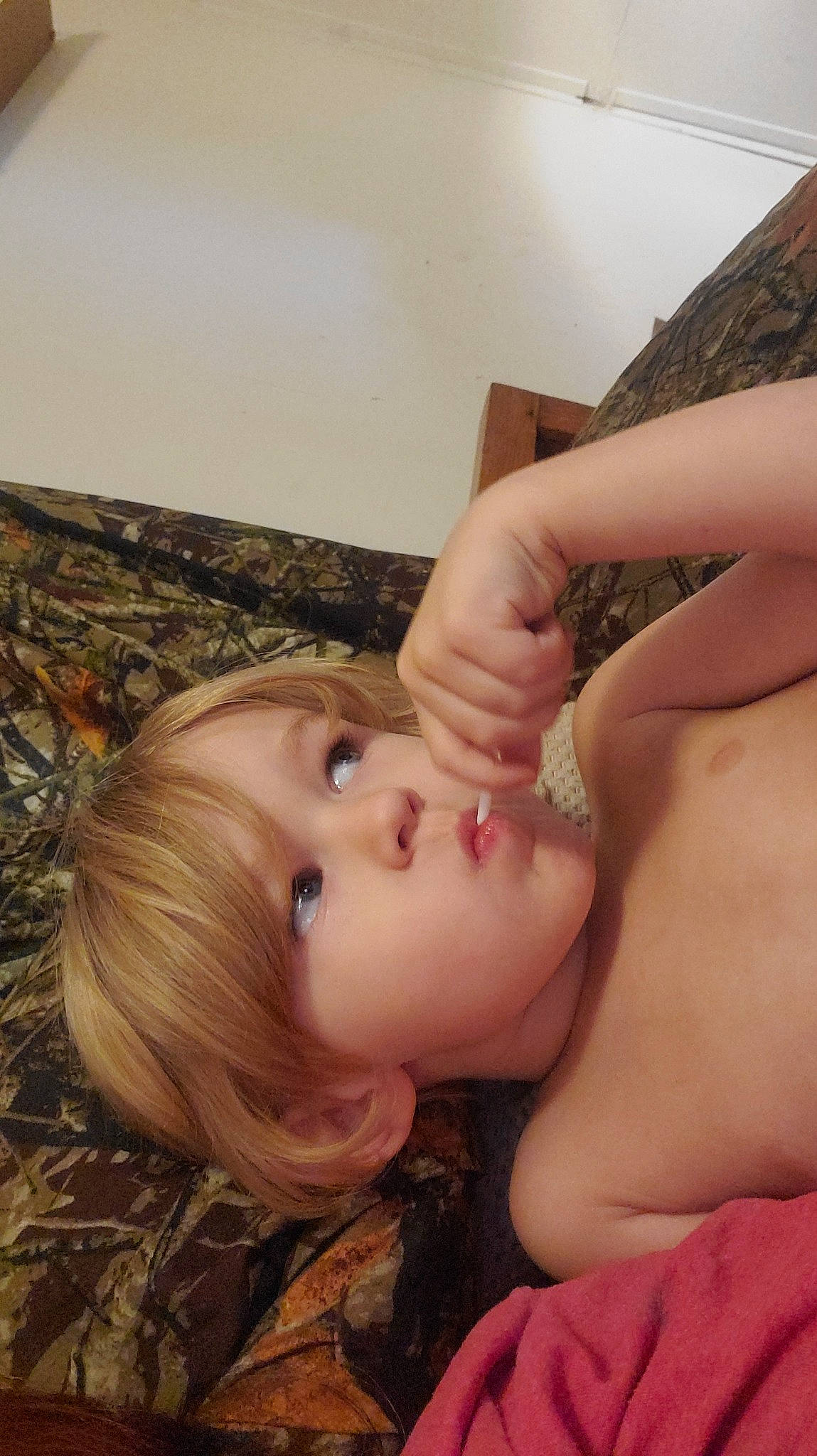 Dylan is registered to the contest to win money with this photo: arm, cheek, chest, elbow, eyebrow, eyelash, finger, gesture, hand, happy, human_body, jaw, leg, lip, mouth, nail, neck, nose, person, skin