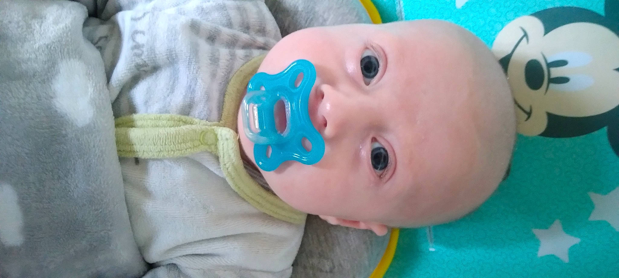 Erwan participe au concours pour gagner de l'argent avec cette photo : baby, baby_products, baby_toddler_clothing, cheek, child, eye, eyelash, fun, happy, iris, leisure, lip, mouth, neck, nose, person, skin, toddler