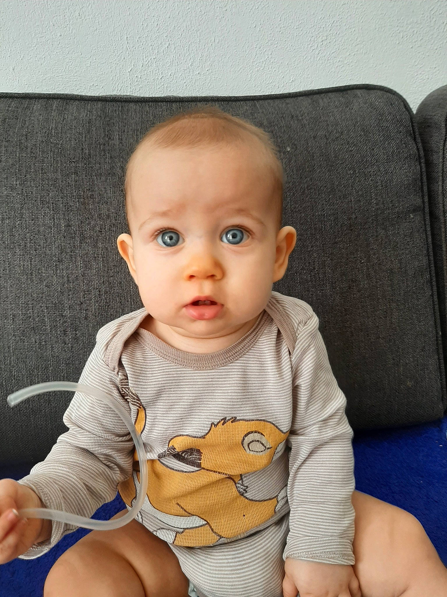 Patricia participe au concours pour gagner de l'argent avec cette photo : arm, baby, baby_products, baby_toddler_clothing, cheek, child, eye, face, head, leg, nose, person, product, sitting, skin, sleeve, t_shirt, toddler, tummy_time