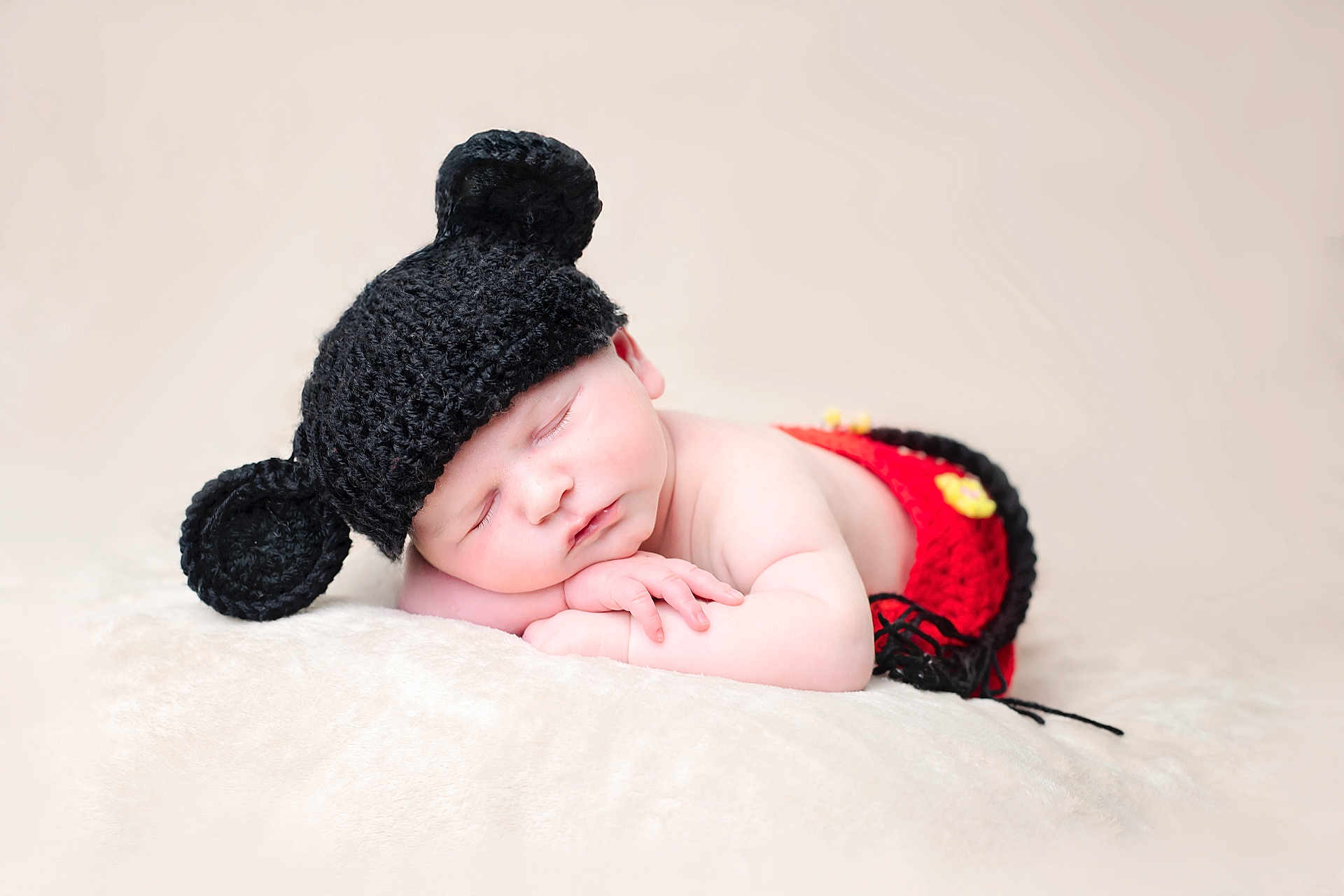Thyméo participe au concours pour gagner de l'argent avec cette photo : baby, sleeping, hat, knit, ears, red_pants, soft_blanket, peaceful, infant, cute, resting, portrait, cozy, child, newborn, closeup, relaxing, adorable, warm, indoor