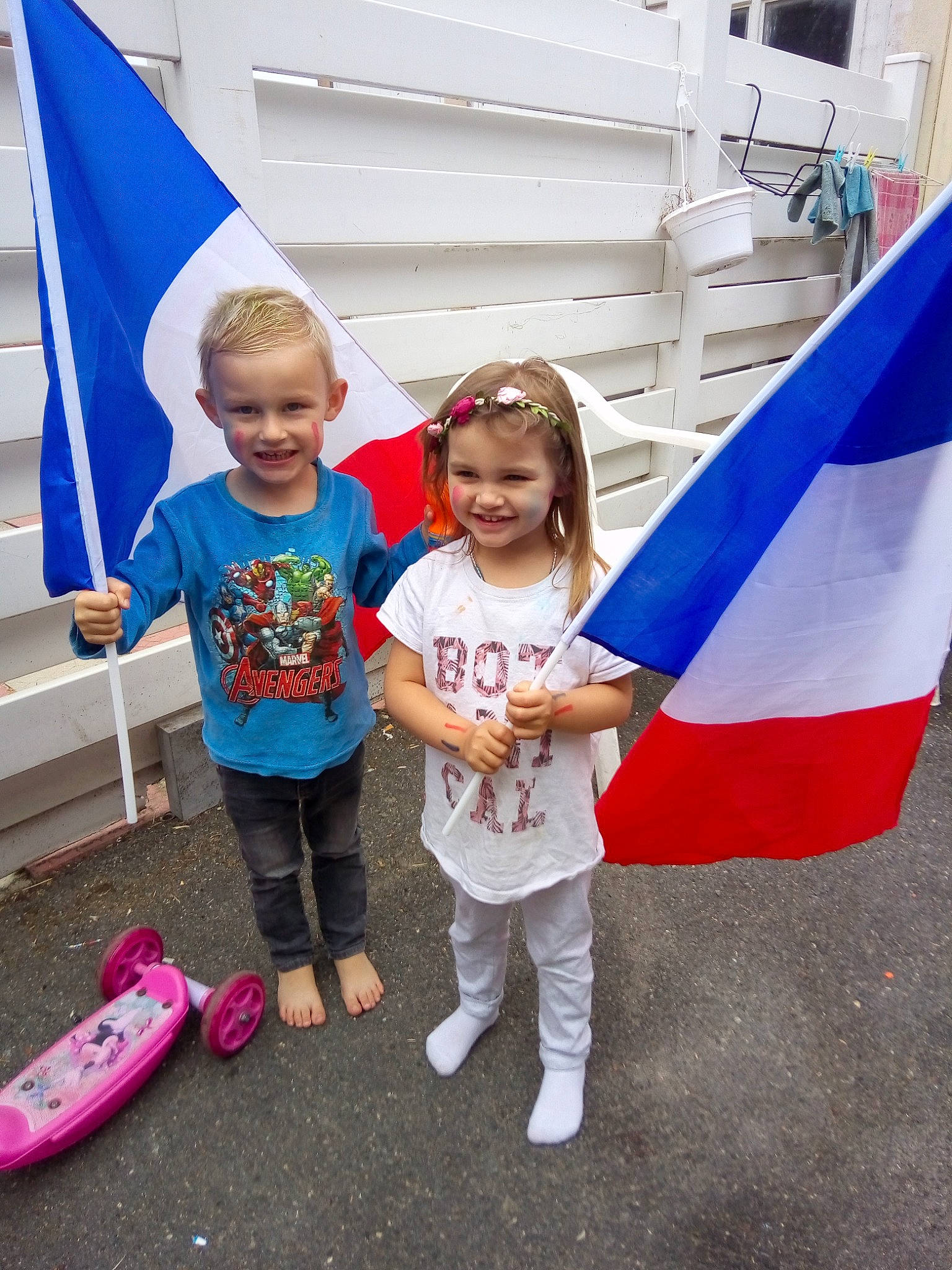 Émie participe au concours pour gagner de l'argent avec cette photo : child, electric_blue, event, flag, flag_of_the_united_states, fun, happy, joy, leisure, people, person, pink, recreation, shorts, smile, t_shirt, toddler, vacation