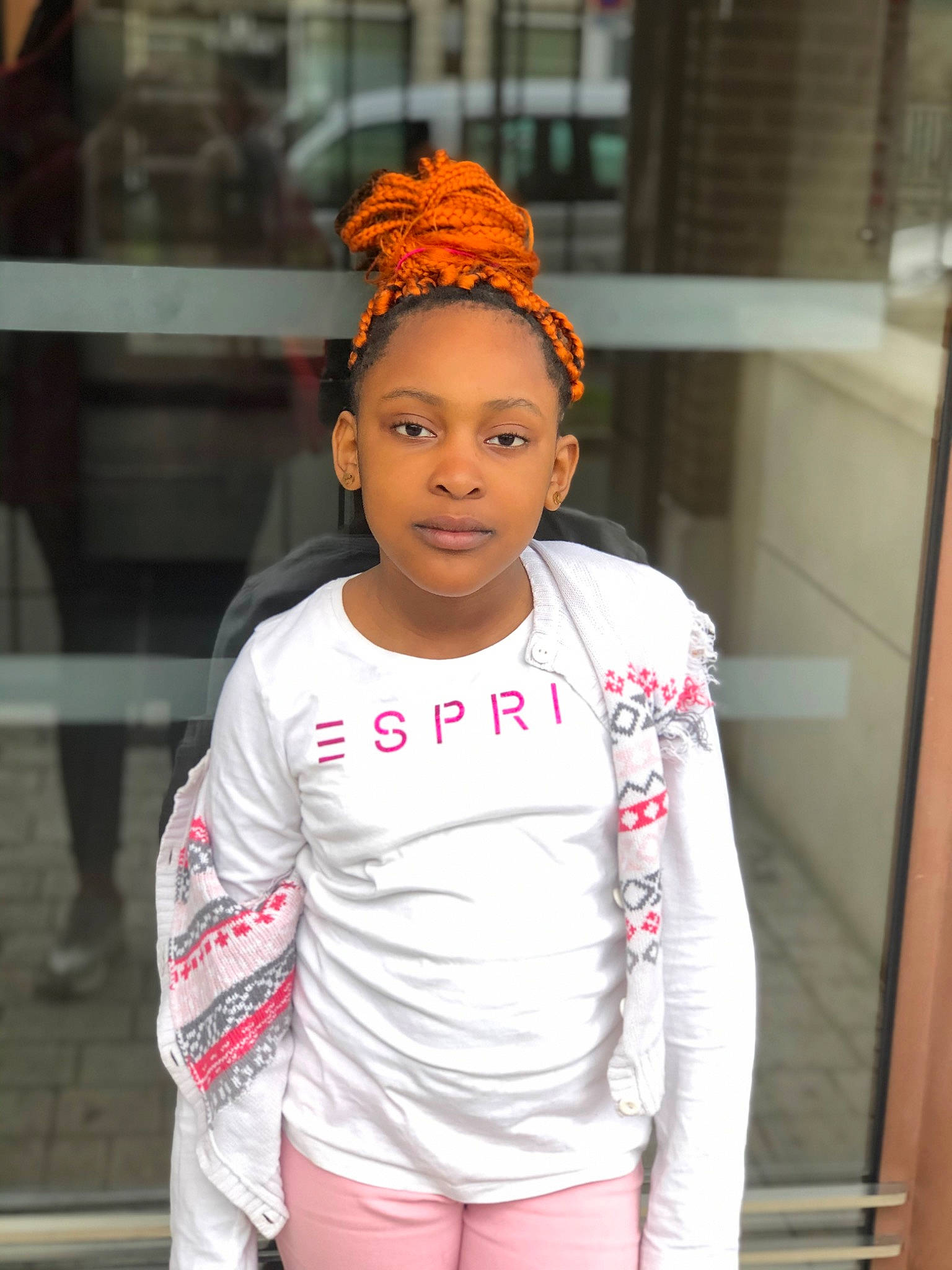 Leslie a rejoint le concours — aidez-le/la à gagner de superbes lots ! chest, child, earrings, eyewear, fashion_accessory, fashion_design, fun, hair_accessory, happy, headpiece, jewellery, necklace, person, recreation, sleeve, sportswear, t_shirt, thigh, trunk, uniform