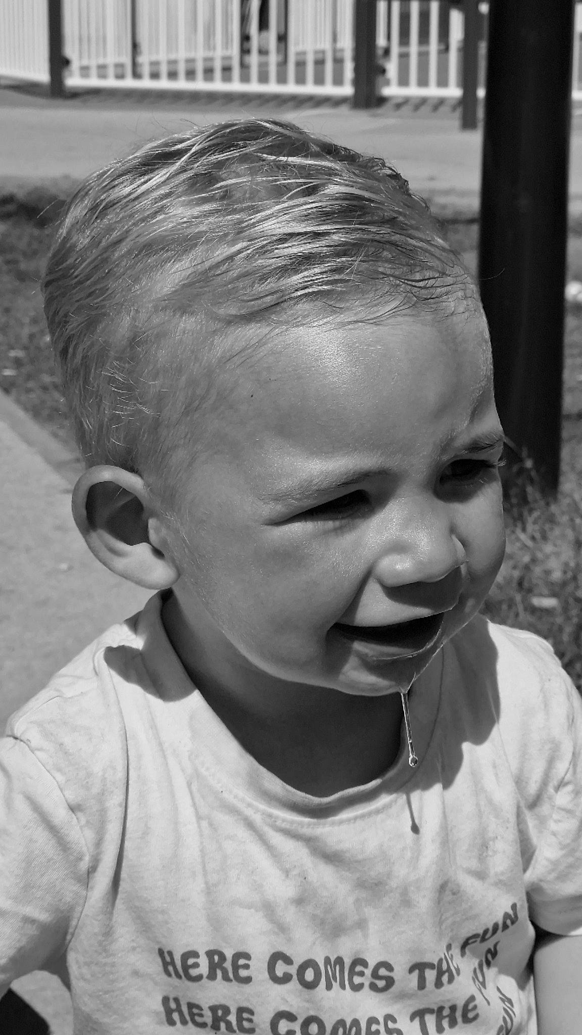 Mahonn a rejoint le concours — aidez-le/la à gagner de superbes lots ! black, black_and_white, cheek, ear, eye, hairstyle, happy, human_body, iris, lip, mouth, neck, nose, person, photograph, skin, smile, style, toddler, water