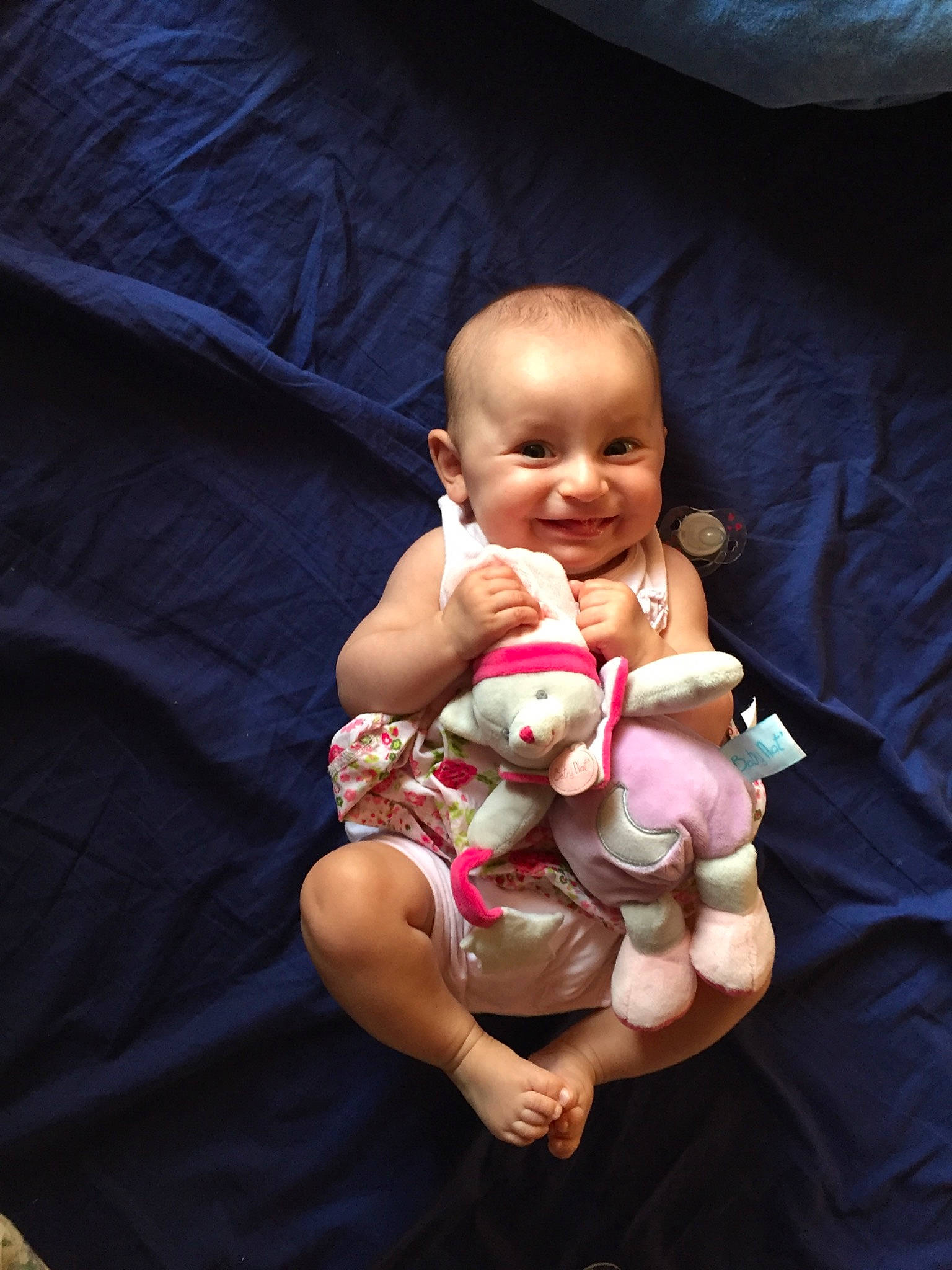 Louise a rejoint le concours — aidez-le/la à gagner de superbes lots ! arm, baby, cheek, child, finger, fun, hand, happy, joy, muscle, people, person, photography, pink, sitting, skin, smile, thumb, toddler, vacation