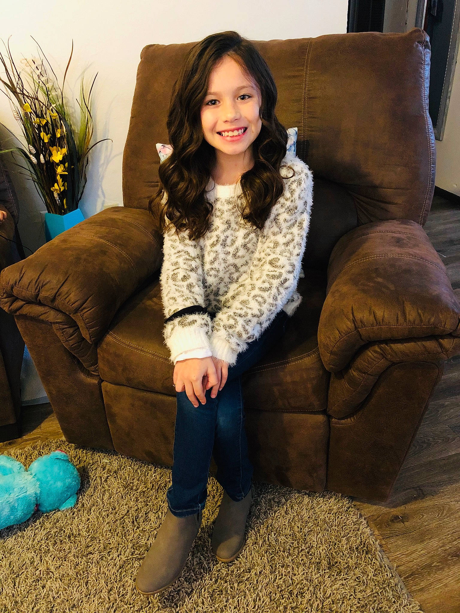 Amaya is registered to the contest to win money with this photo: chair, clothing, couch, fur, furniture, joy, leg, long_hair, outerwear, person, sitting