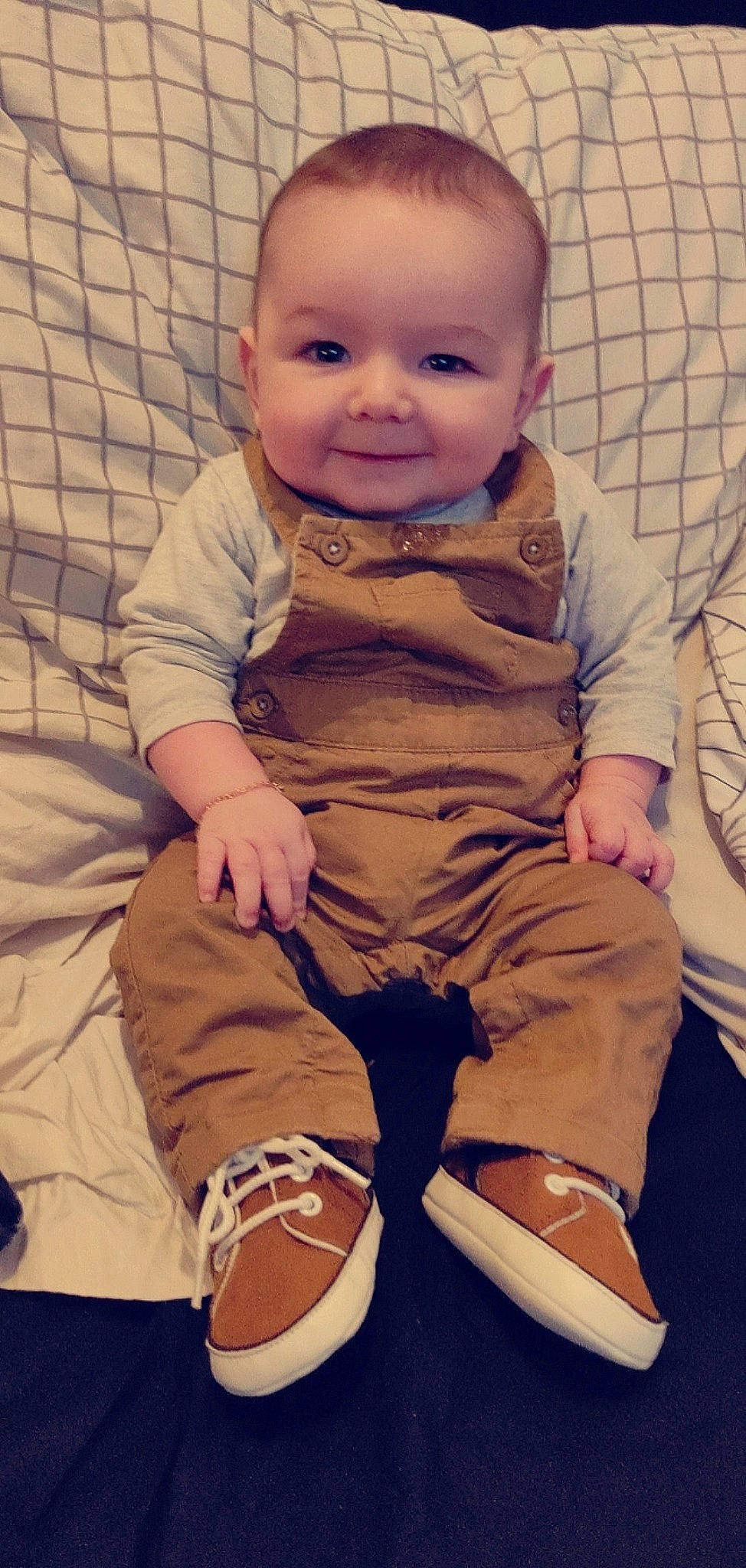 Kalvin participe au concours pour gagner de l'argent avec cette photo : arm, baby, baby_toddler_clothing, cheek, comfort, cool, face, hand, happy, head, human, human_body, joy, mouth, person, pink, skin, sleeve, smile, textile