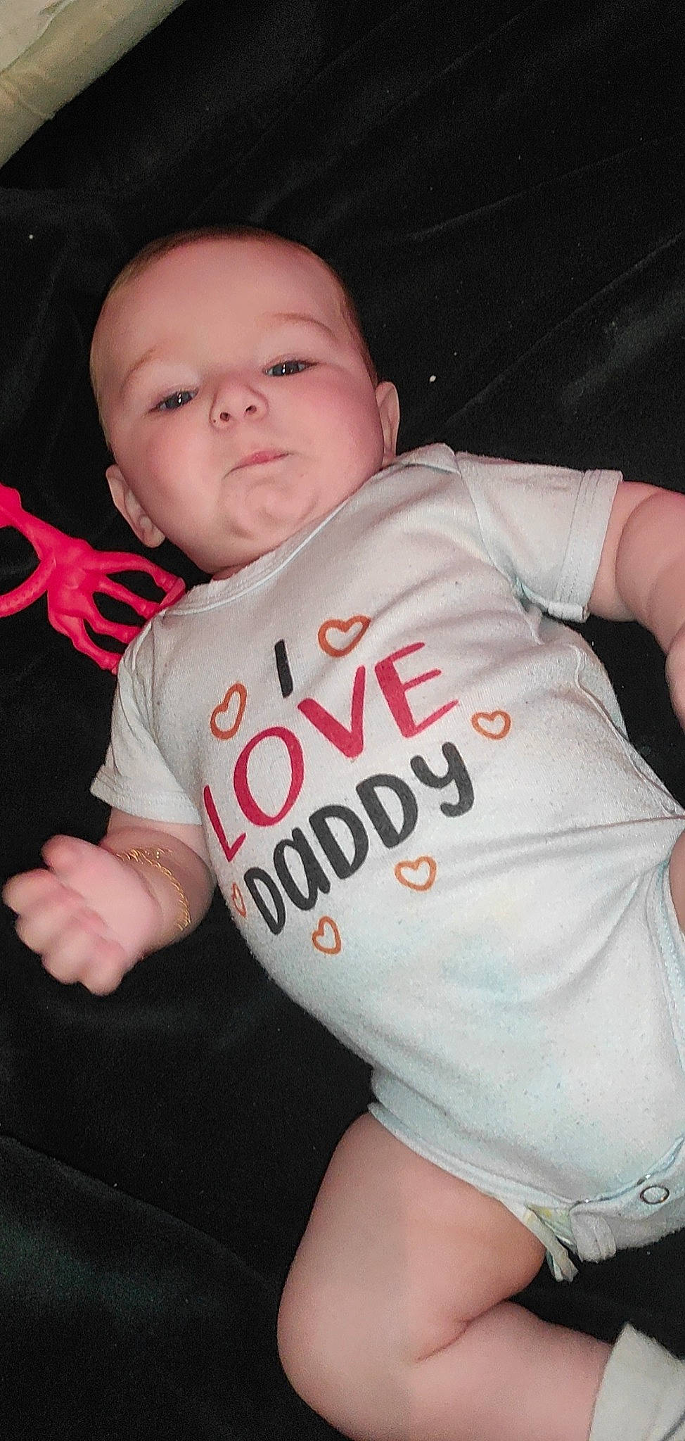 Kalvin participe au concours pour gagner de l'argent avec cette photo : arm, baby_toddler_clothing, chest, cool, elbow, finger, flash_photography, gesture, hand, happy, joint, mouth, muscle, organ, person, pink, shoulder, sleeve, t_shirt, thumb