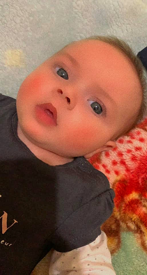 Tyanna participe au concours pour gagner de l'argent avec cette photo : baby, baby_toddler_clothing, cheek, child, chin, eyelash, forehead, fun, happy, iris, lip, nose, pattern, peach, person, portrait_photography, skin, sleeve, t_shirt, toddler