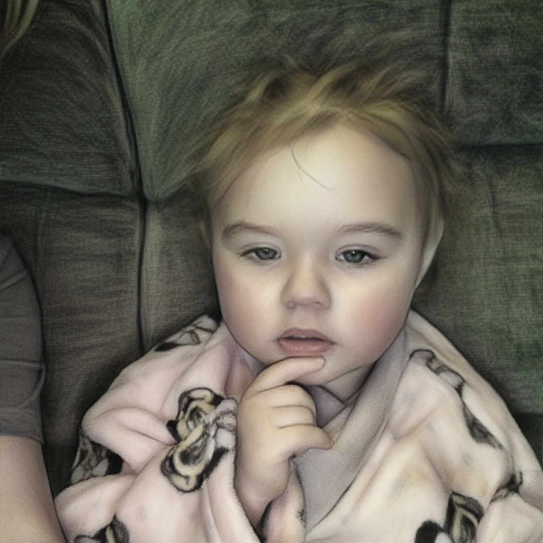 Lillou participe au concours pour gagner de l'argent avec cette photo : armchair, baby, back, blanket, bodypart, chair, couch, cushion, face, finger, furniture, hand, head, homedecor, newborn, person, photography, portrait, skin, tattoo