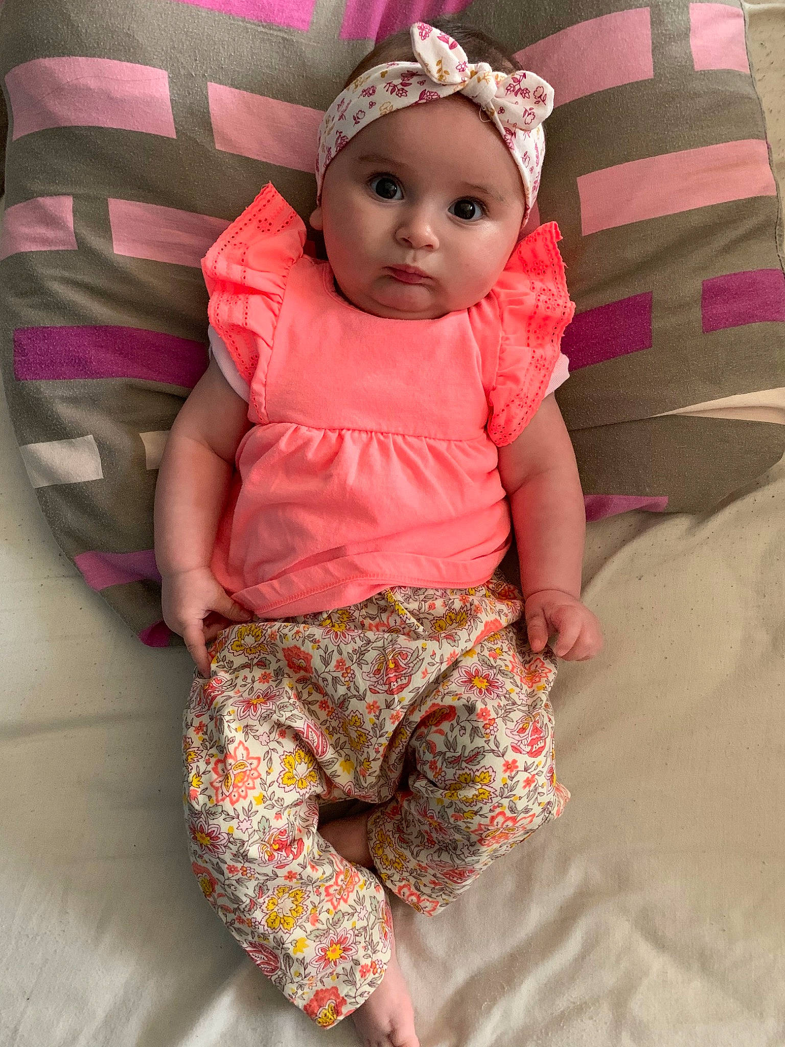 Julia a rejoint le concours — aidez-le/la à gagner de superbes lots ! baby, baby_toddler_clothing, child, design, headwear, pattern, peach, person, pink, skin, sleeve, smile, textile, toddler