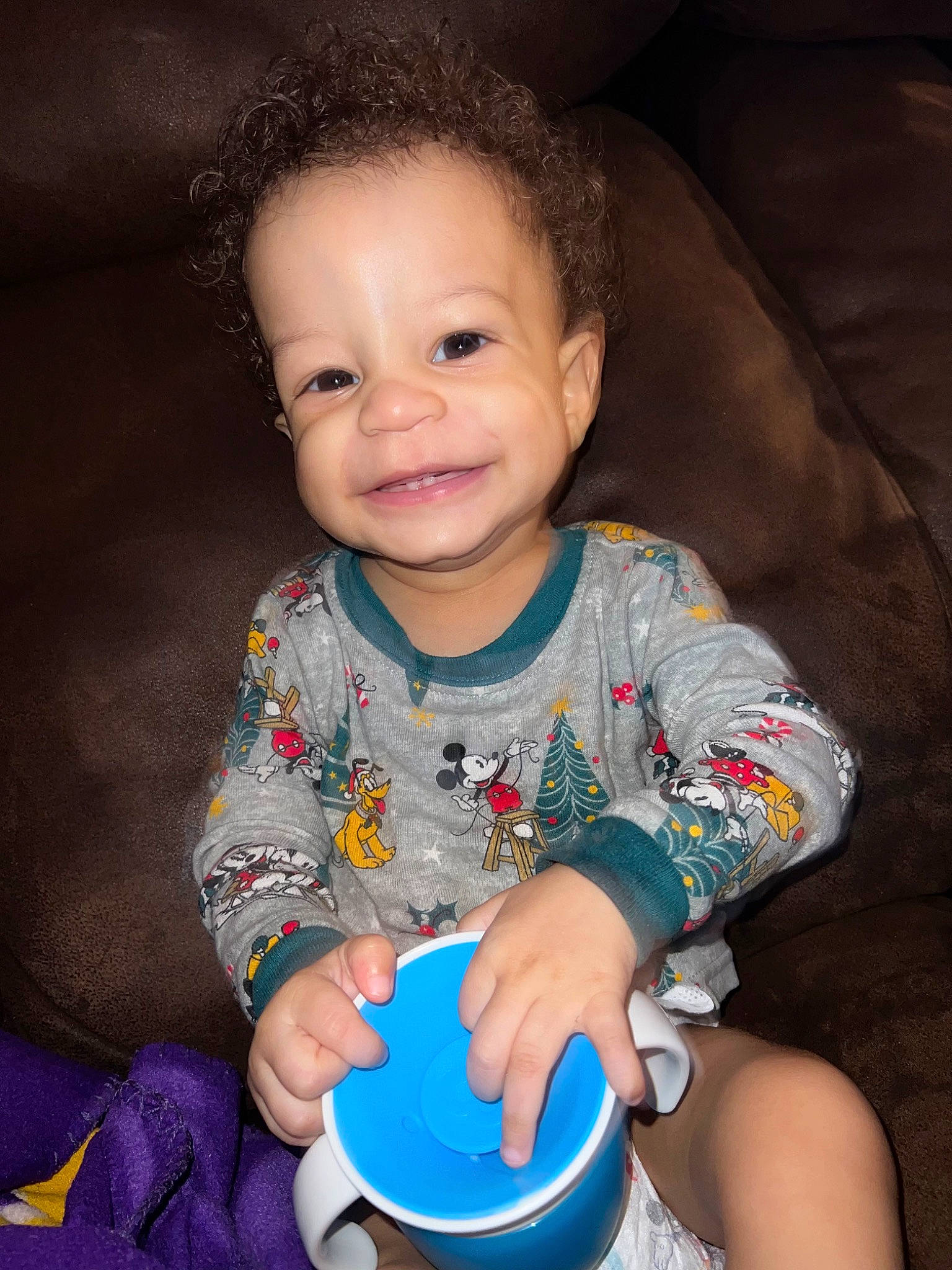 Kareem is registered to the contest to win money with this photo: arm, baby, baby_toddler_clothing, cheek, chin, cool, eye, finger, happy, human_body, iris, joy, mouth, nose, person, product, skin, sleeve, smile, standing