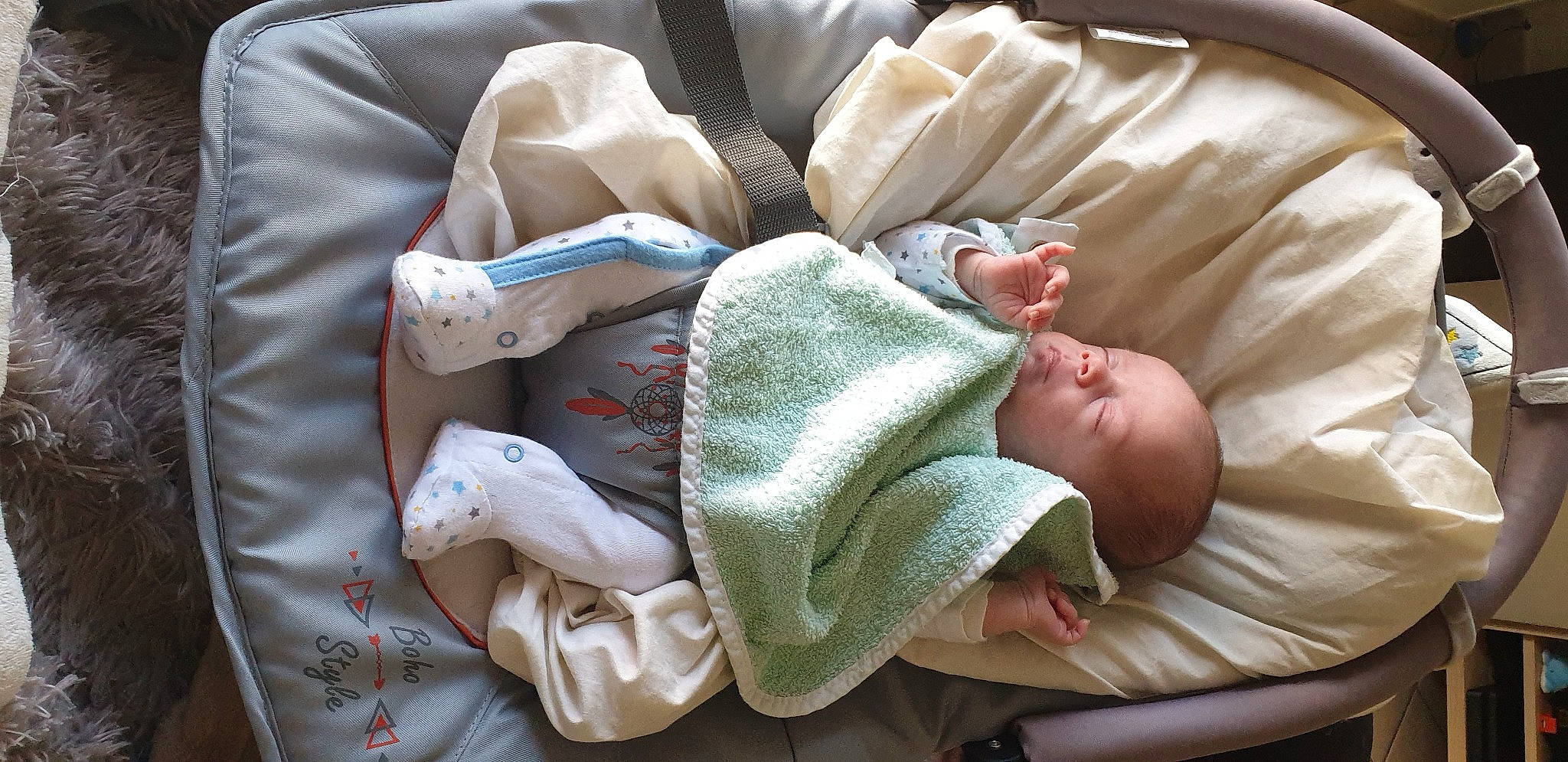Lizio participe au concours pour gagner de l'argent avec cette photo : baby, baby_sleeping, birth, child, comfort, linens, nap, person, sleep, toddler
