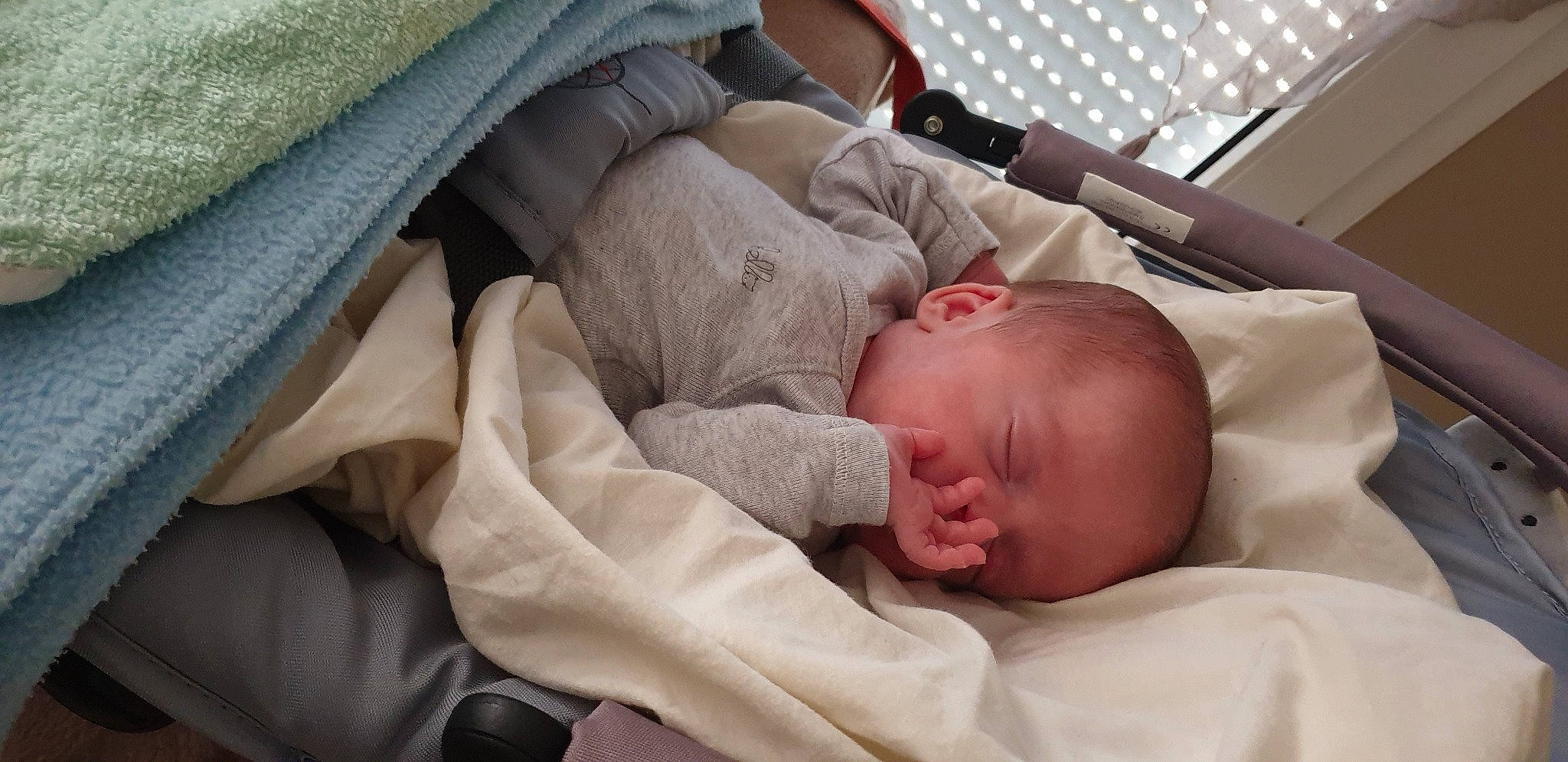 Lizio a rejoint le concours — aidez-le/la à gagner de superbes lots ! baby, baby_products, bedtime, child, comfort, nap, person, product, sleep, toddler