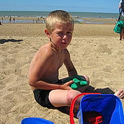 Ethan participe au concours pour gagner de l'argent avec cette photo :