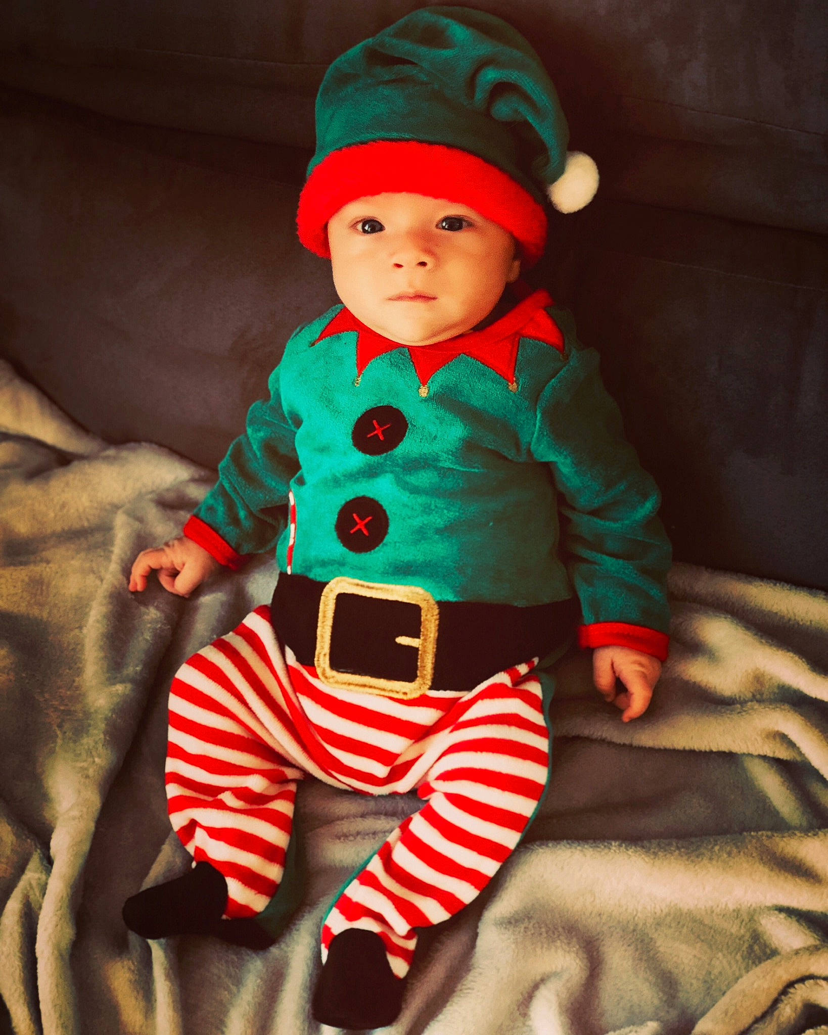 Edan a rejoint le concours — aidez-le/la à gagner de superbes lots ! baby, baby_products, baby_toddler_clothing, bonnet, child, christmas, costume, costume_accessory, costume_hat, fictional_character, headwear, linens, nightwear, pajamas, person, sock, toddler