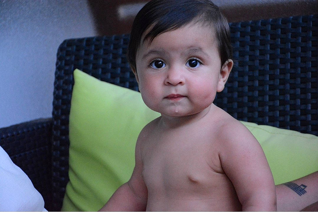 Ella a rejoint le concours — aidez-le/la à gagner de superbes lots ! baby, beauty, cheek, chest, child, chin, eye, face, forehead, head, iris, lip, mouth, muscle, neck, nose, person, skin, smile, toddler