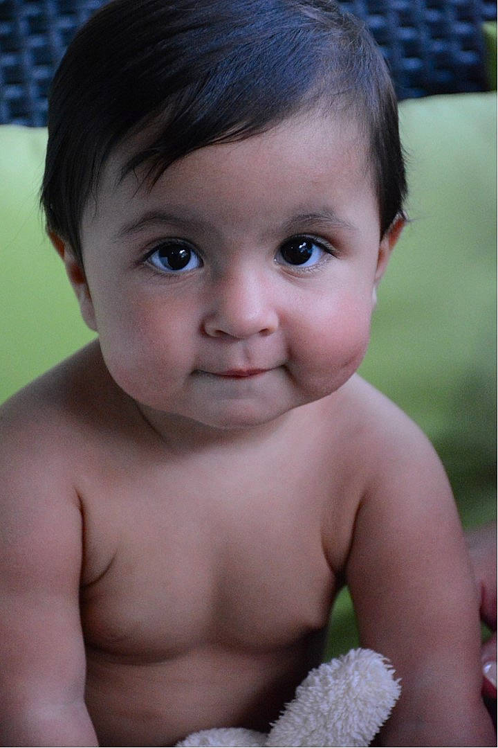 Ella a rejoint le concours — aidez-le/la à gagner de superbes lots ! baby, beauty, cheek, child, chin, close_up, eye, eyebrow, face, facial_expression, forehead, head, iris, lip, mouth, muscle, nose, person, skin, smile