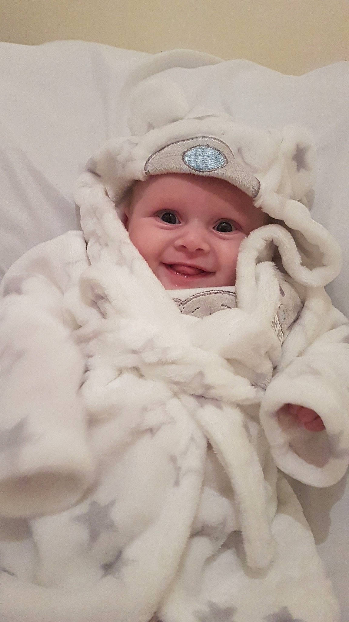 Isabella is registered to the contest to win money with this photo: