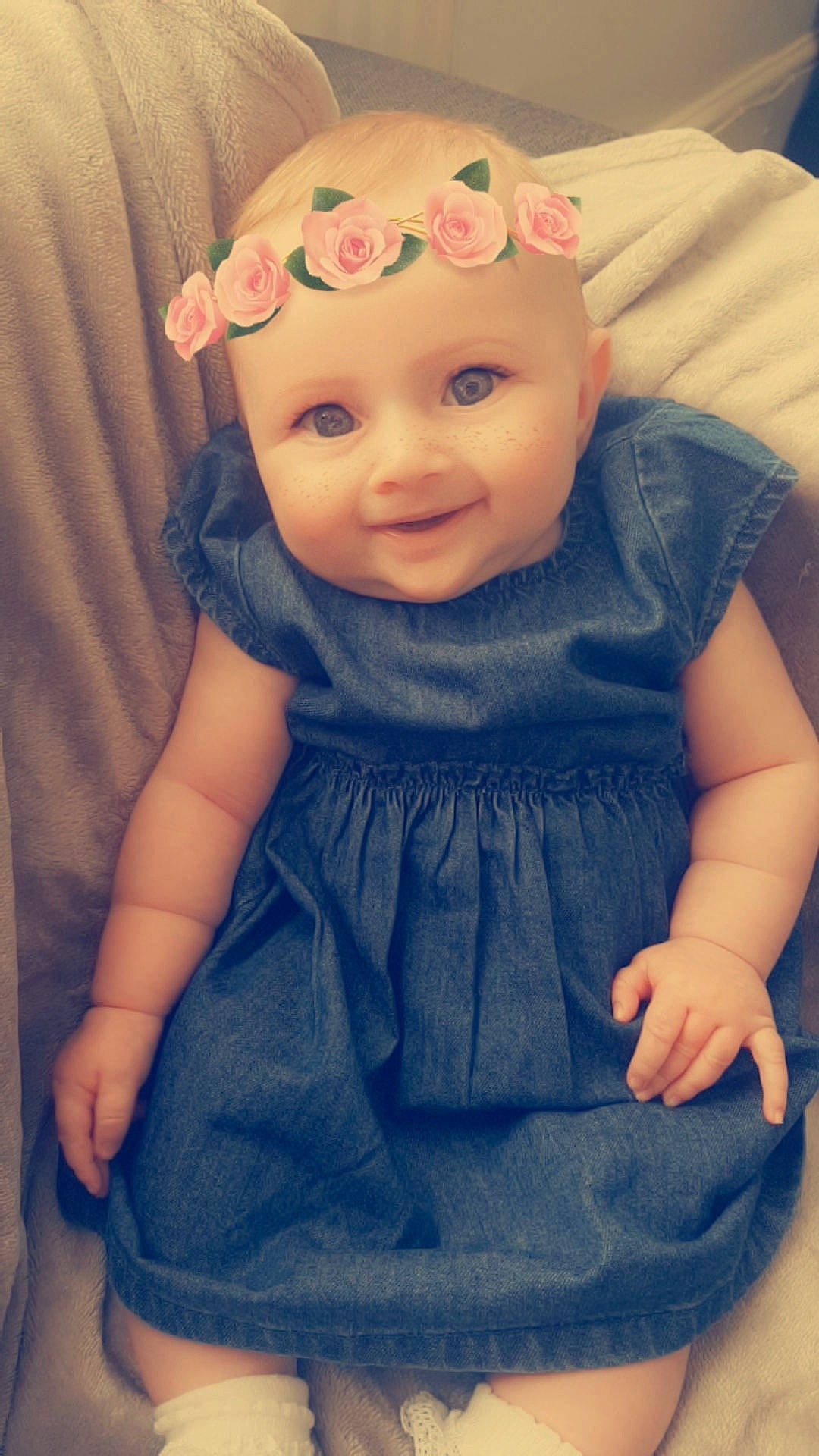 Isabella is registered to the contest to win money with this photo: