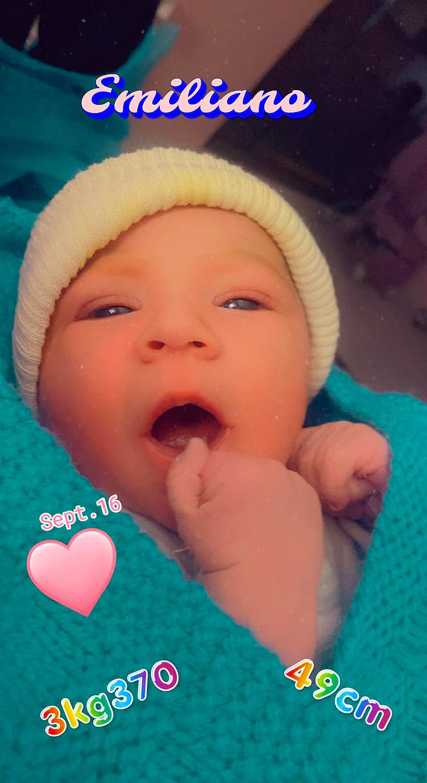 Emiliano a rejoint le concours — aidez-le/la à gagner de superbes lots ! baby, baby_toddler_clothing, cap, cheek, child, chin, close_up, eyebrow, finger, fun, happy, headwear, lip, mouth, nose, person, photo_caption, pink, skin, smile