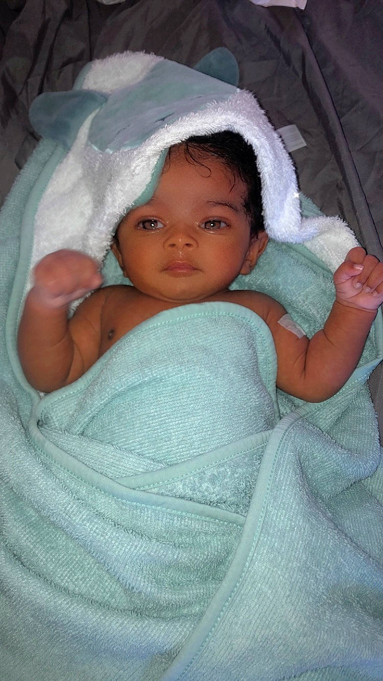 Jhaylenn participe au concours pour gagner de l'argent avec cette photo : baby, baby_products, baby_sleeping, baby_toddler_clothing, cheek, chin, comfort, eye, eyebrow, hand, head, human_body, iris, linens, lip, mouth, nose, person, skin, toddler