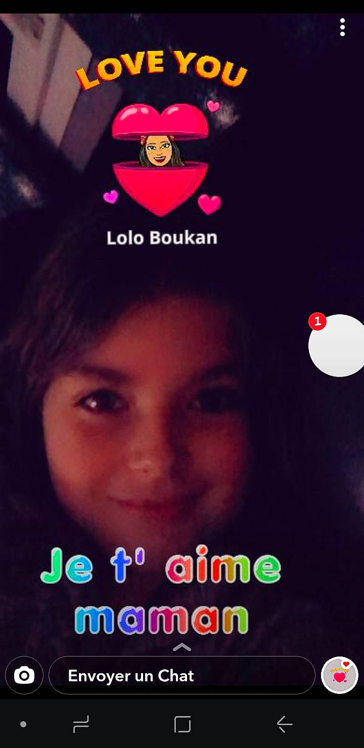 Indgel participe au concours pour gagner de l'argent avec cette photo : beauty, carmine, cool, electric_blue, eyebrow, eyelash, facial_expression, flash_photography, font, happy, joy, light, lip, magenta, material_property, nose, organ, person, photo_caption, pink