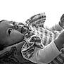 Aimée a rejoint le concours — aidez-le/la à gagner de superbes lots ! baby, infant, black_and_white, tattoo, arm, face, expression, clothing, striped, hand, portrait, curious, close_up, newborn, person, skin, cute, holding, soft_light, monochrome