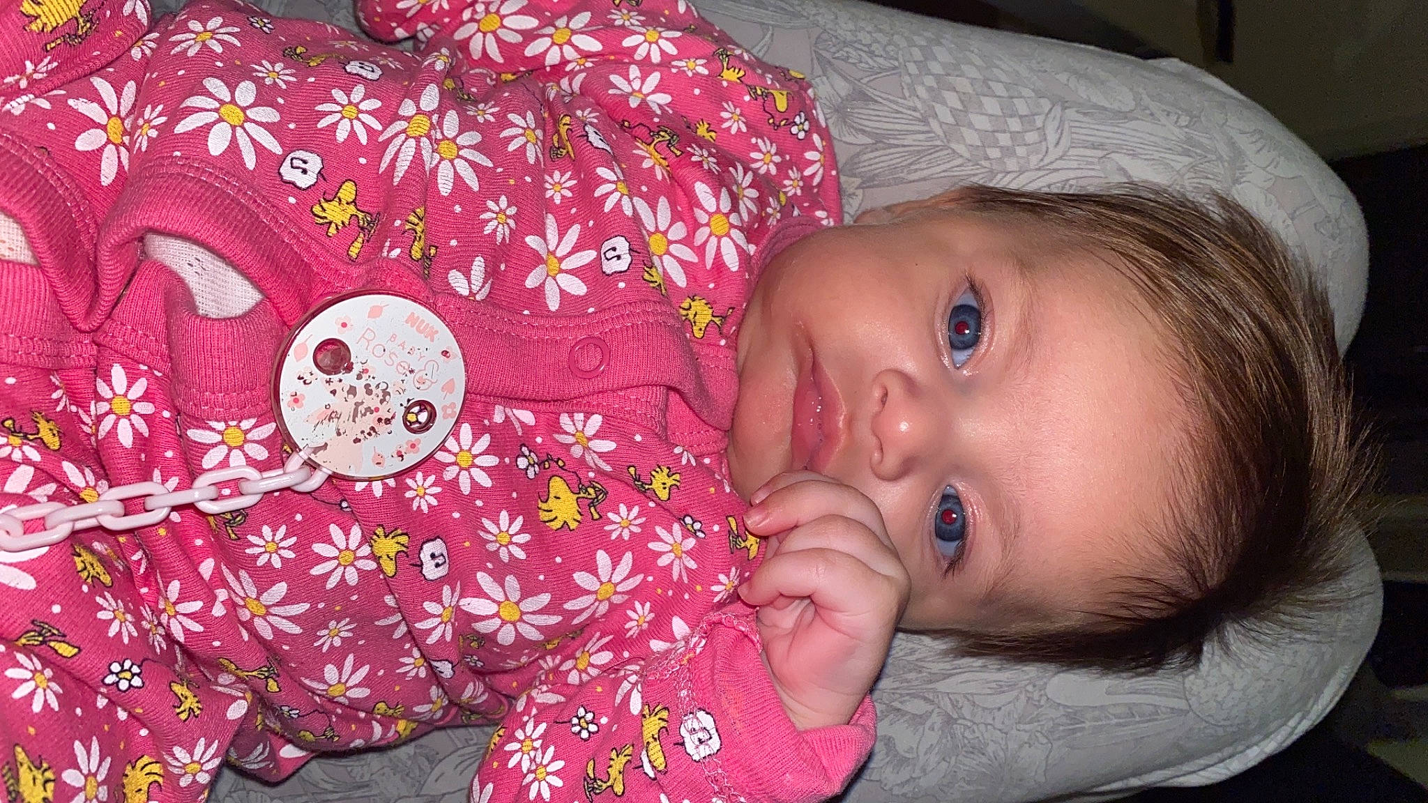 Grace a rejoint le concours — aidez-le/la à gagner de superbes lots ! baby, baby_toddler_clothing, cheek, clothing, eye, face, happy, human_body, iris, lip, mouth, nose, organ, person, pink, red, skin, sleeve, smile, toddler