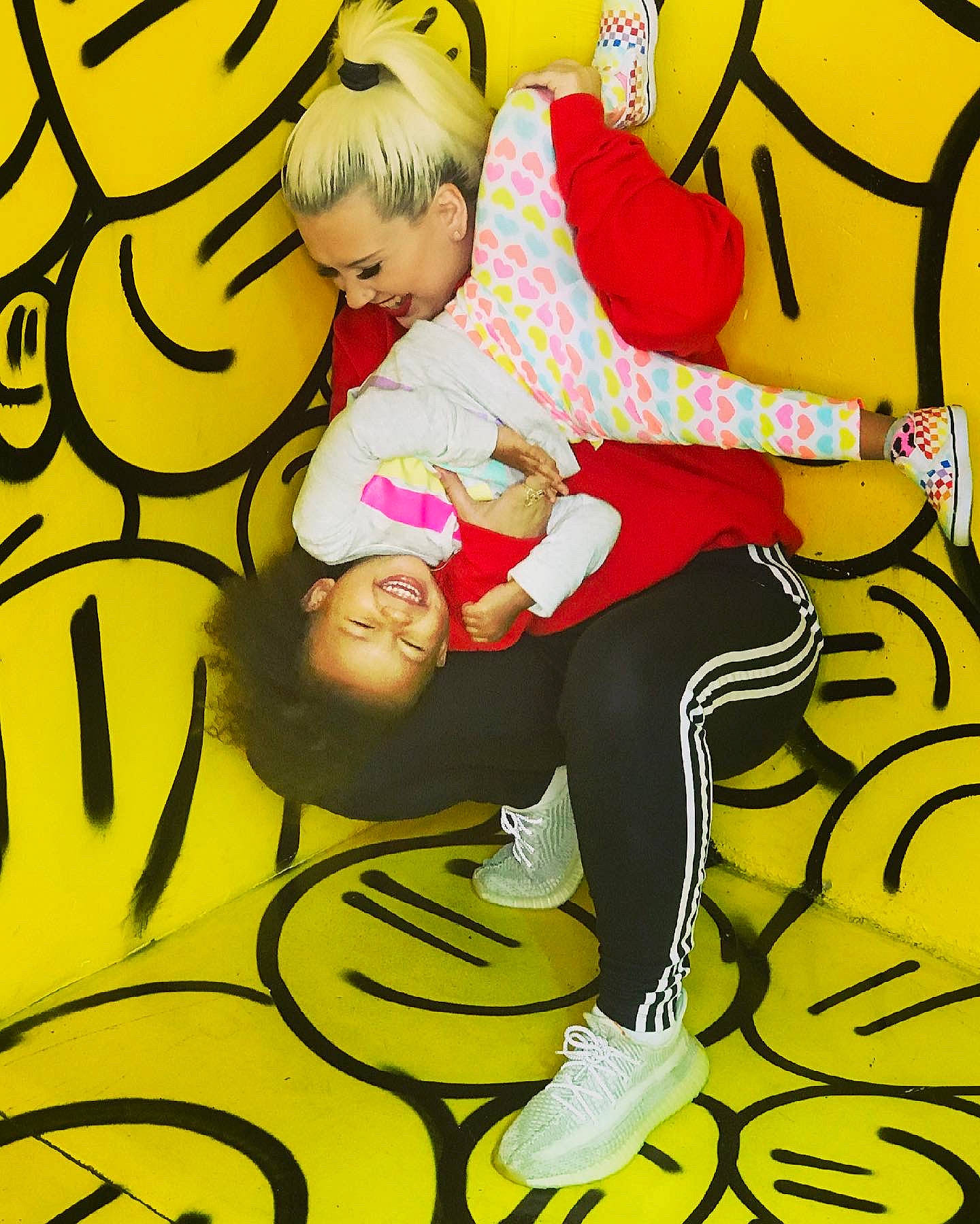 Sheshia is registered to the contest to win money with this photo: art, baby_toddler_clothing, child, circle, comfort, font, fun, hairstyle, happy, joy, lap, leg, leisure, pattern, people_in_nature, person, sitting, smile, thigh, toddler